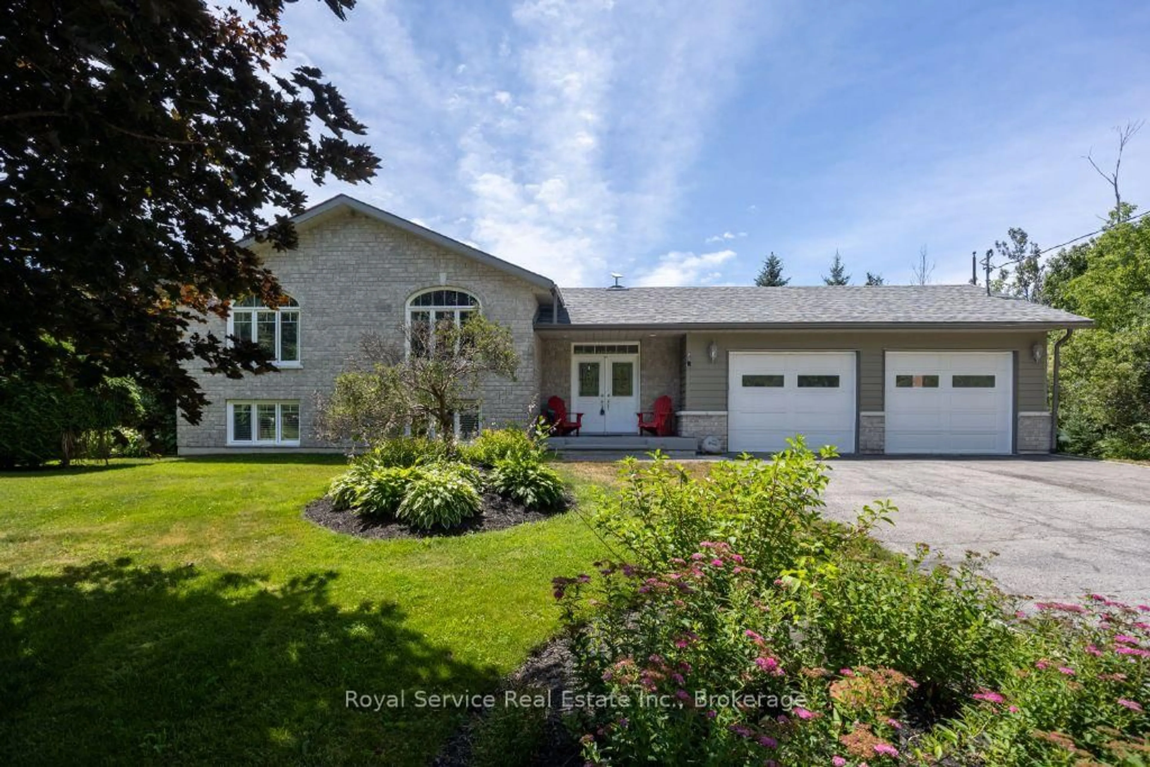 A pic from outside/outdoor area/front of a property/back of a property/a pic from drone, street for 821 Kimberly Dr, Selwyn Ontario K0L 1T0