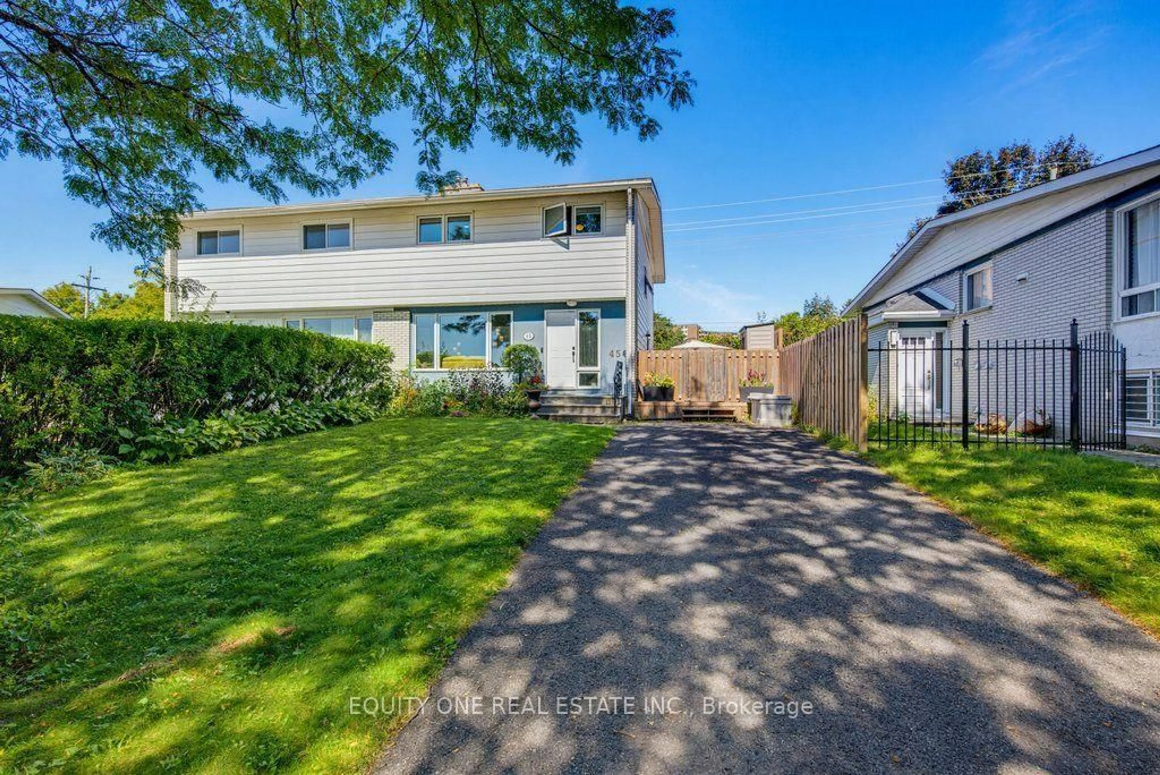 A pic from outside/outdoor area/front of a property/back of a property/a pic from drone, street for 45 Southview Cres, Ottawa Ontario K2E 5R4