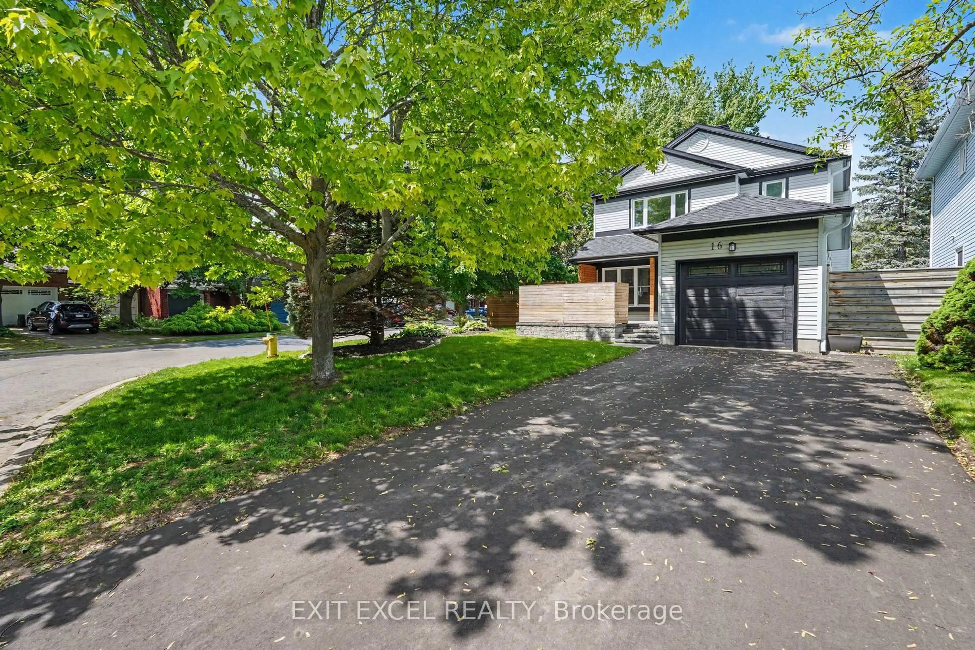 A pic from outside/outdoor area/front of a property/back of a property/a pic from drone, street for 16 Lima Way, Ottawa Ontario K2J 3G6