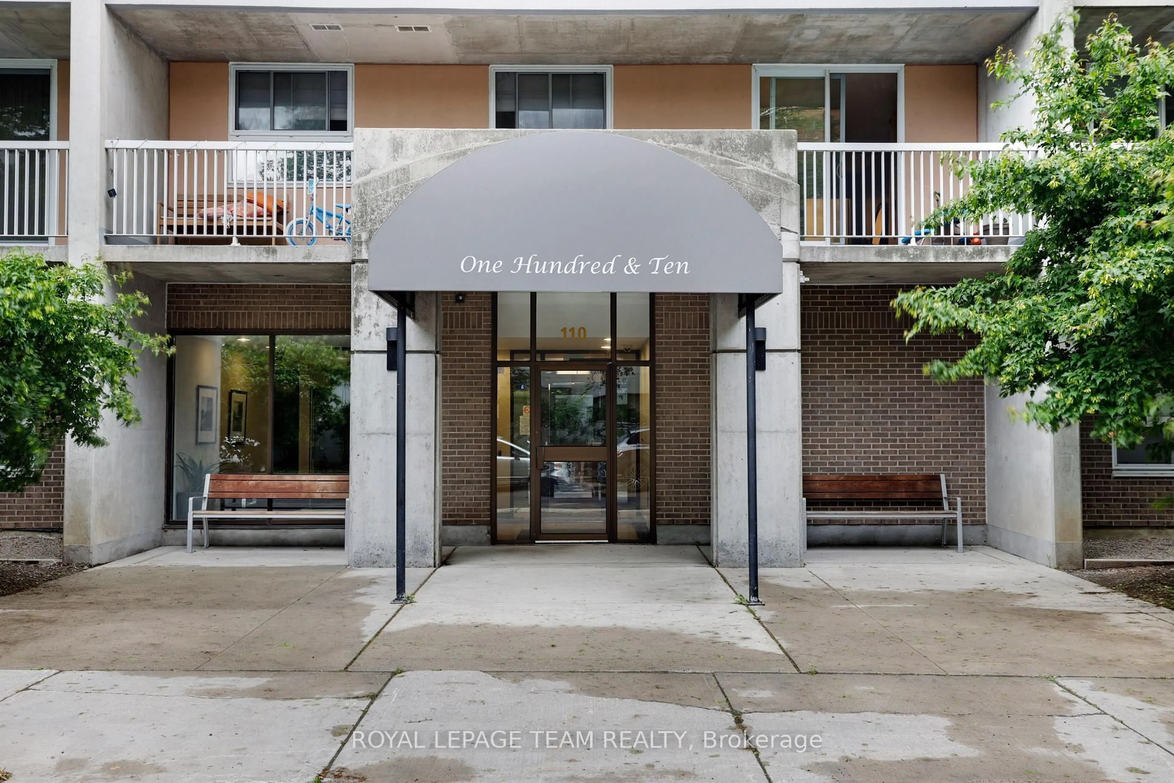 Indoor foyer for 110 Forward Ave #904, Ottawa Ontario K1Y 4S9