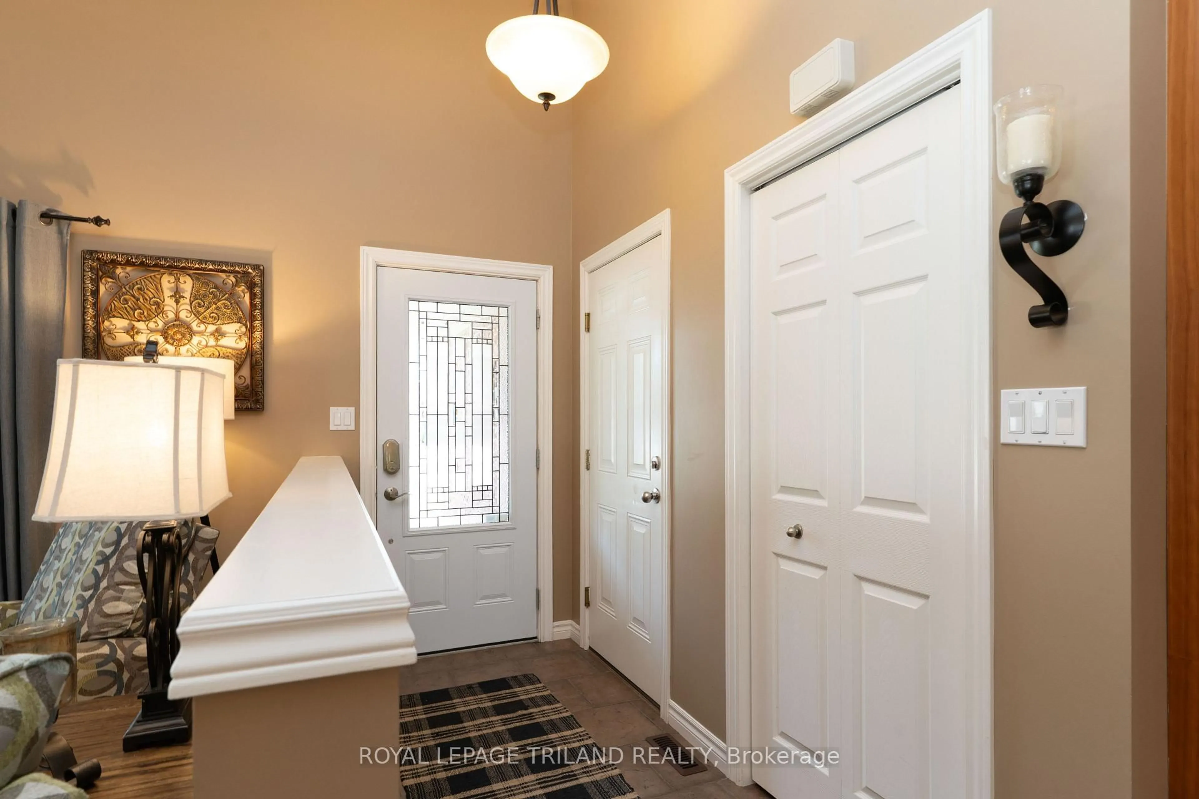 Indoor entryway for 5 SANDPIPER Pl, St. Thomas Ontario N5R 0A9
