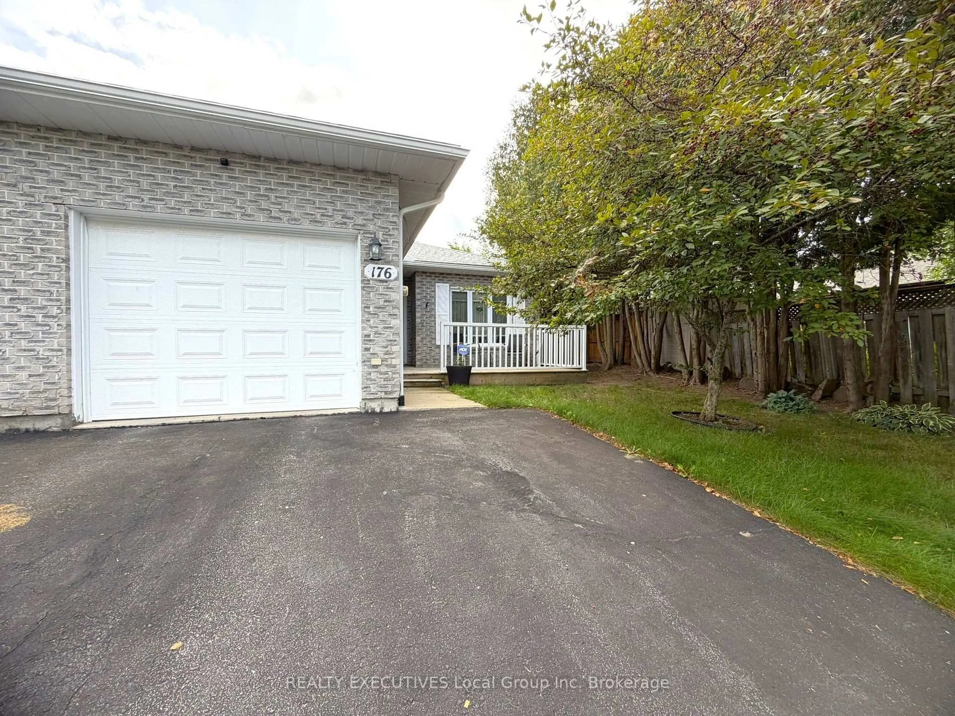 A pic from outside/outdoor area/front of a property/back of a property/a pic from drone, street for 176 Cloverbrae Cres, North Bay Ontario P1A 4J3