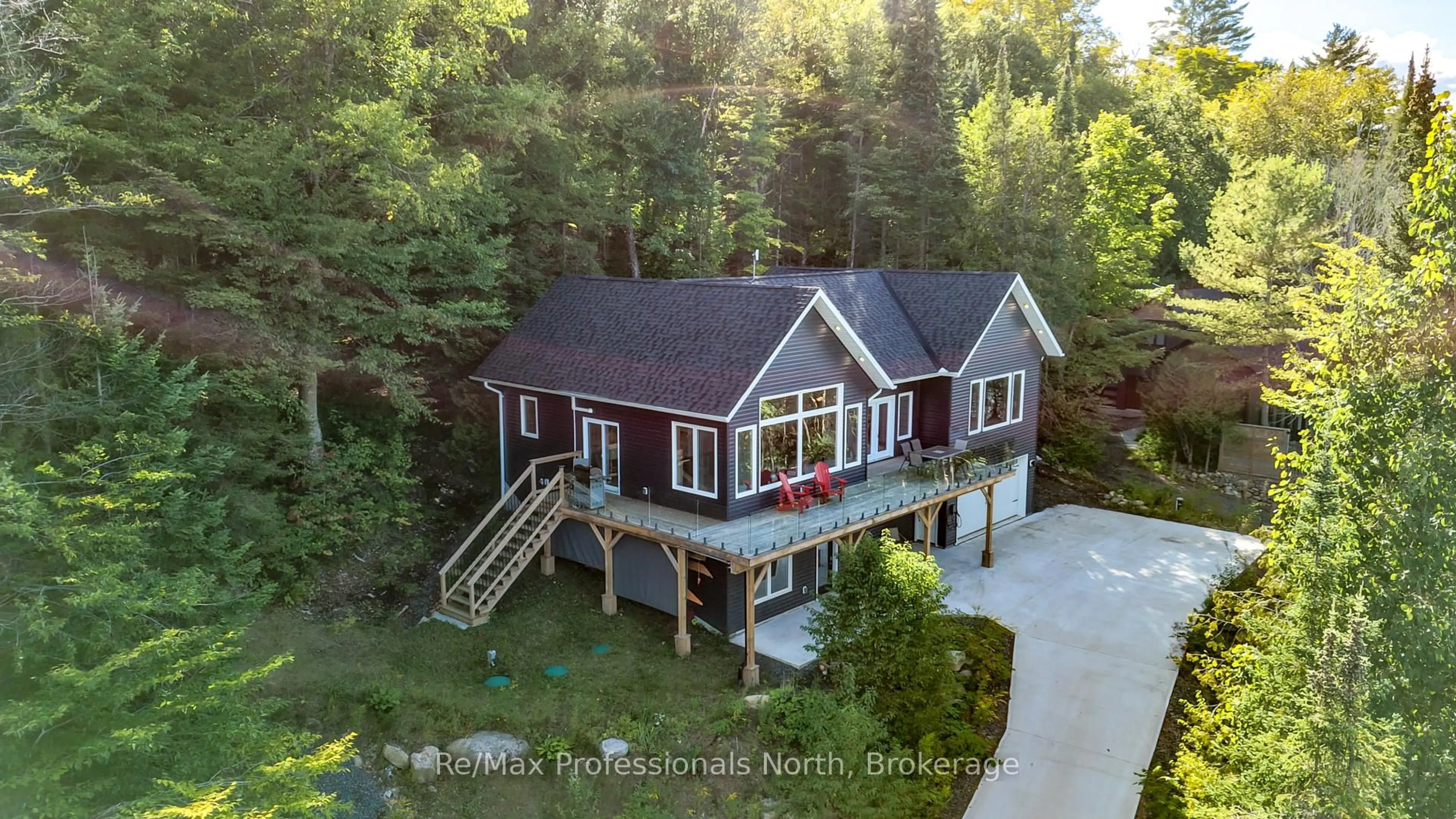 A pic from outside/outdoor area/front of a property/back of a property/a pic from drone, unknown for 1420 Echo Lake Rd, Lake of Bays Ontario P0B 1A0