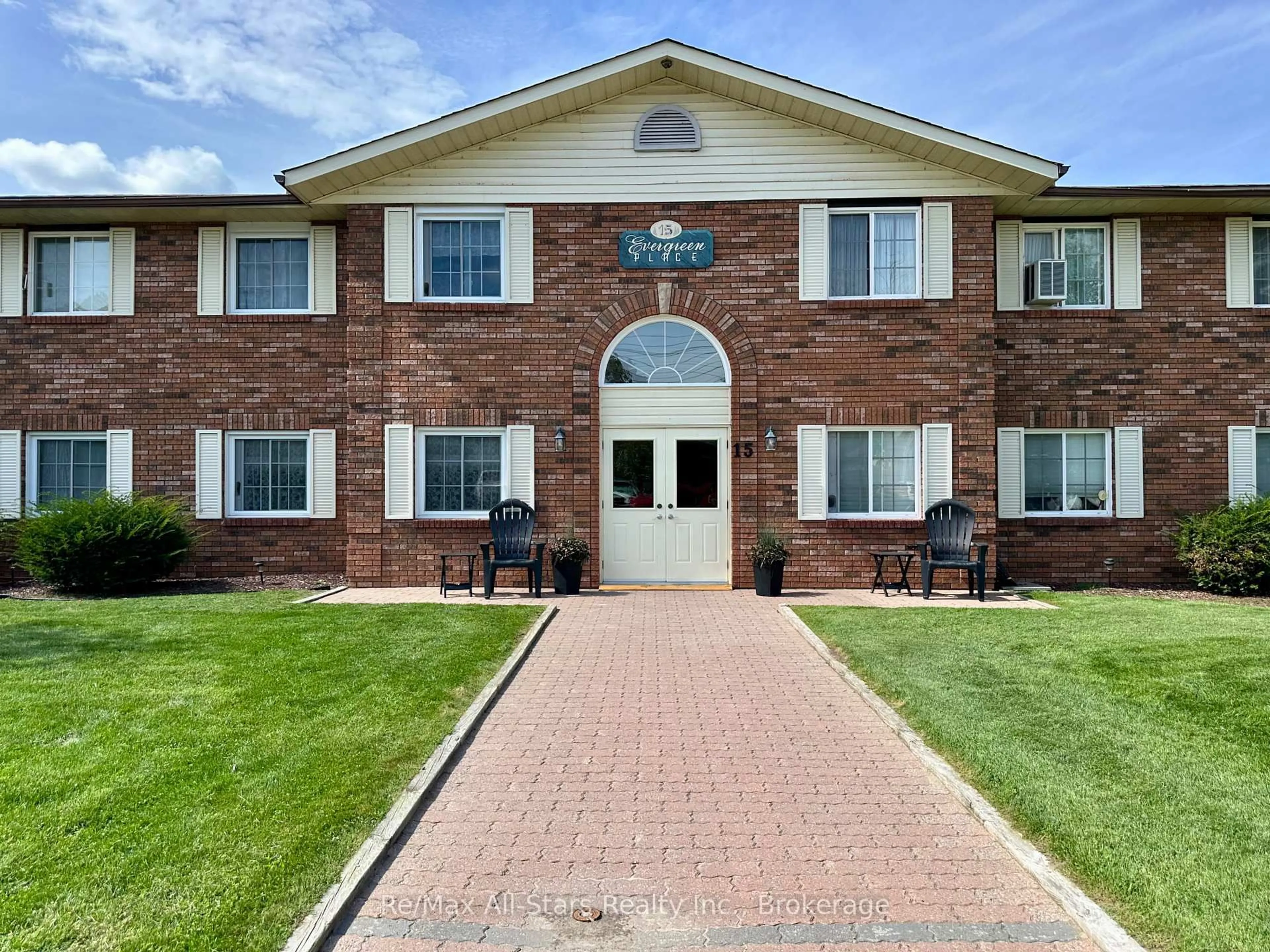 Home with brick exterior material, unknown for 15 Clifton St #101, Kawartha Lakes Ontario K0M 1N0