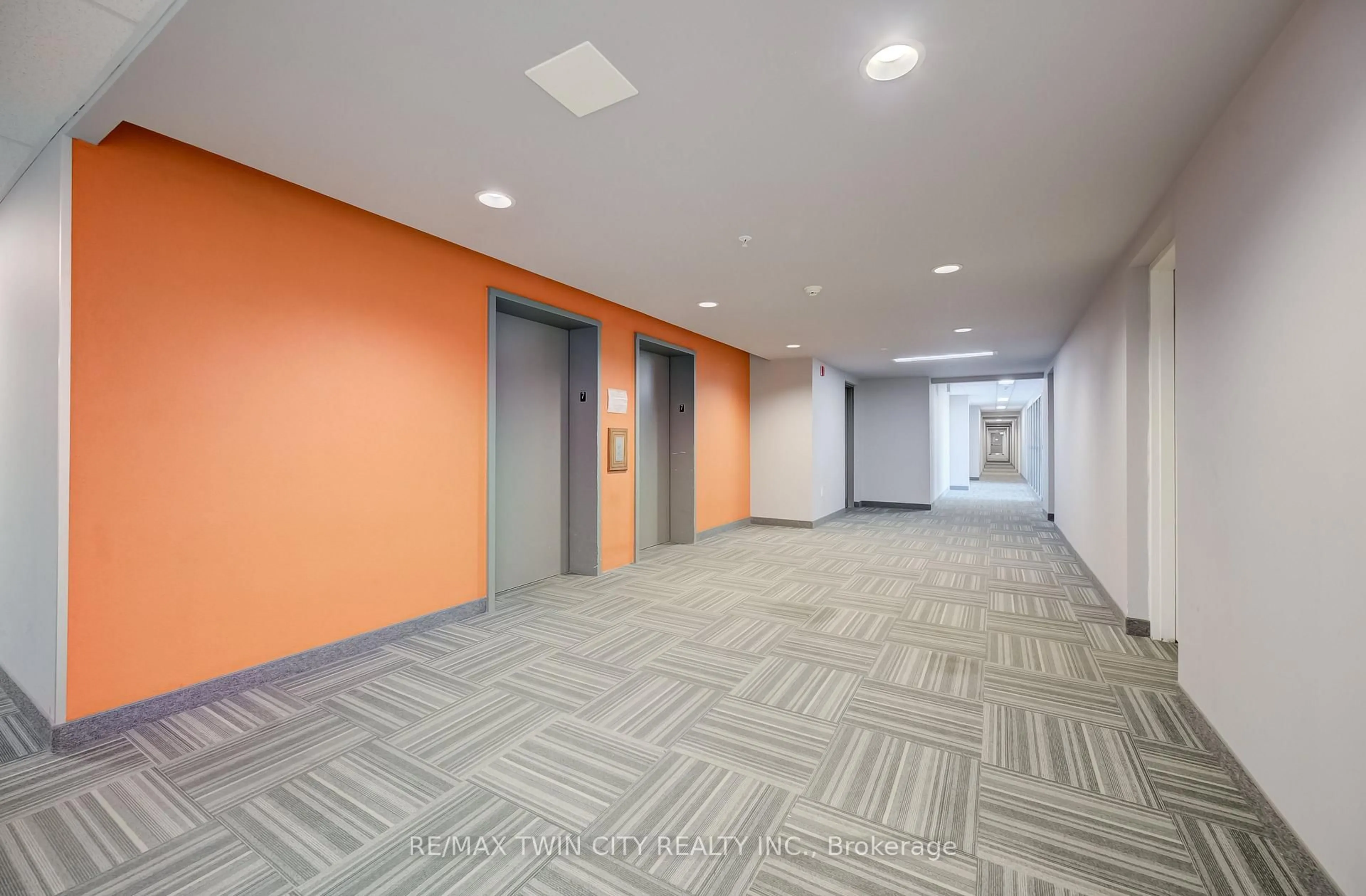 Indoor foyer for 280 Lester St #708, Waterloo Ontario N2L 0G2