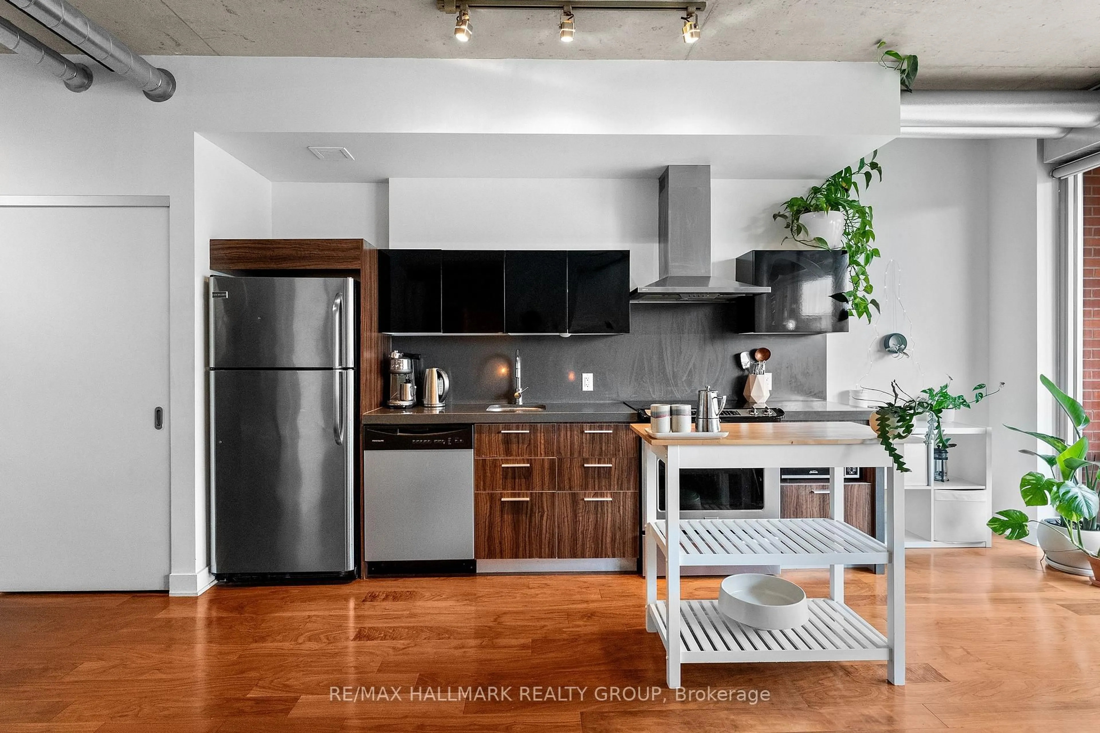 Unknown for 360 Mcleod St #515, Ottawa Ontario K2P 1A9