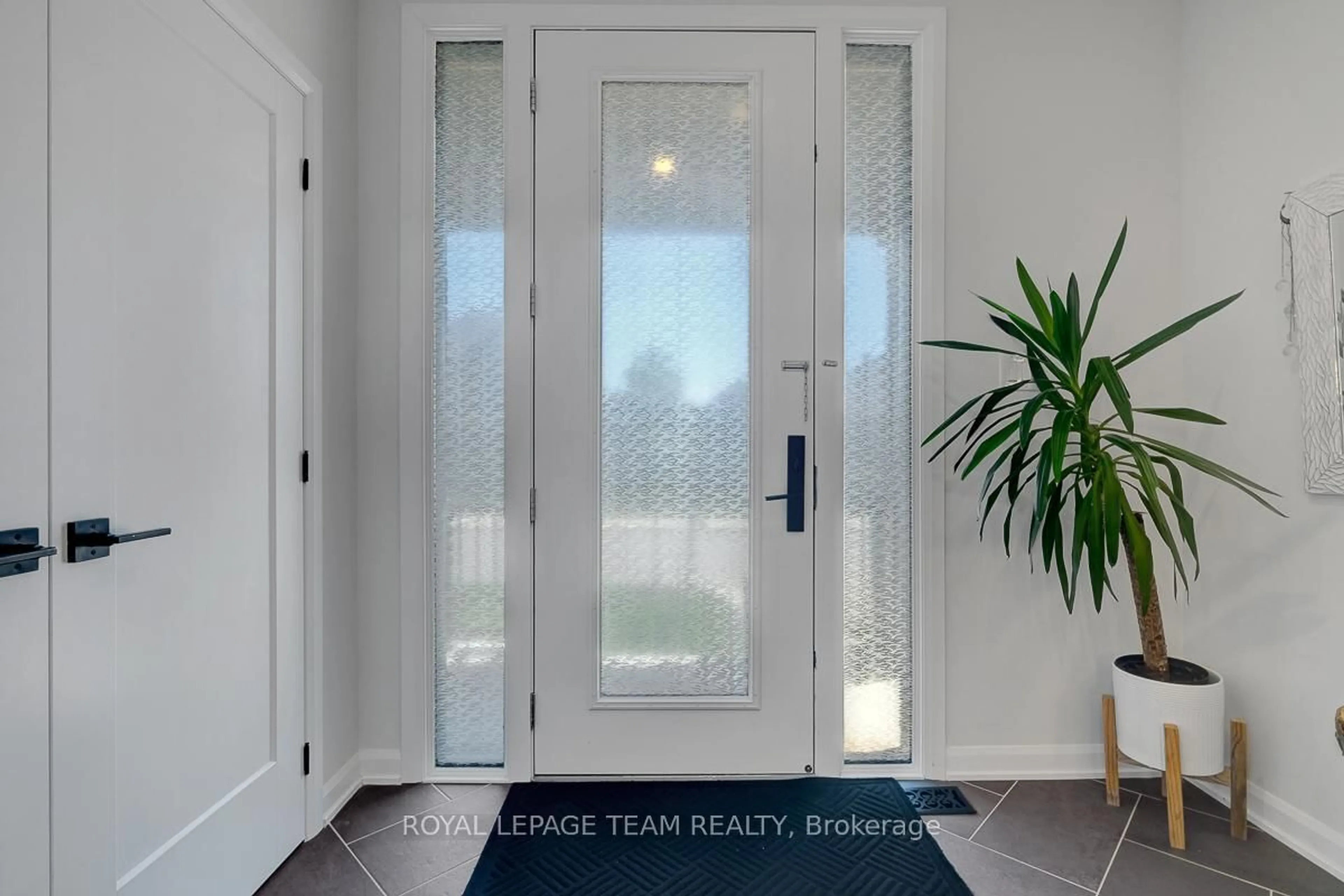 Indoor entryway for 76 Ascari Rd, Manotick Ontario K4M 0M6