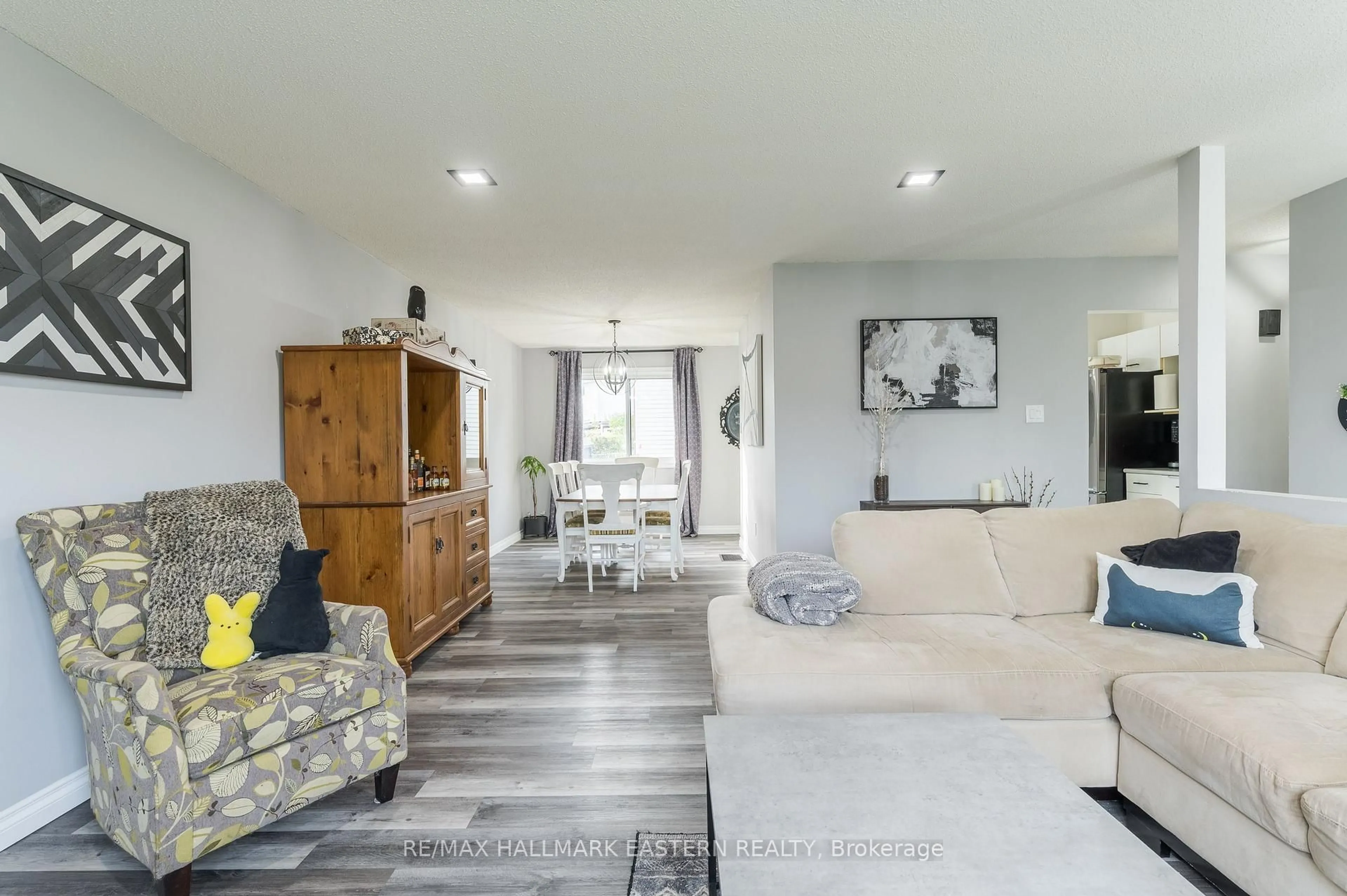 Living room with furniture, unknown for 1663 Ramblewood Dr, Peterborough Ontario K9K 2B1