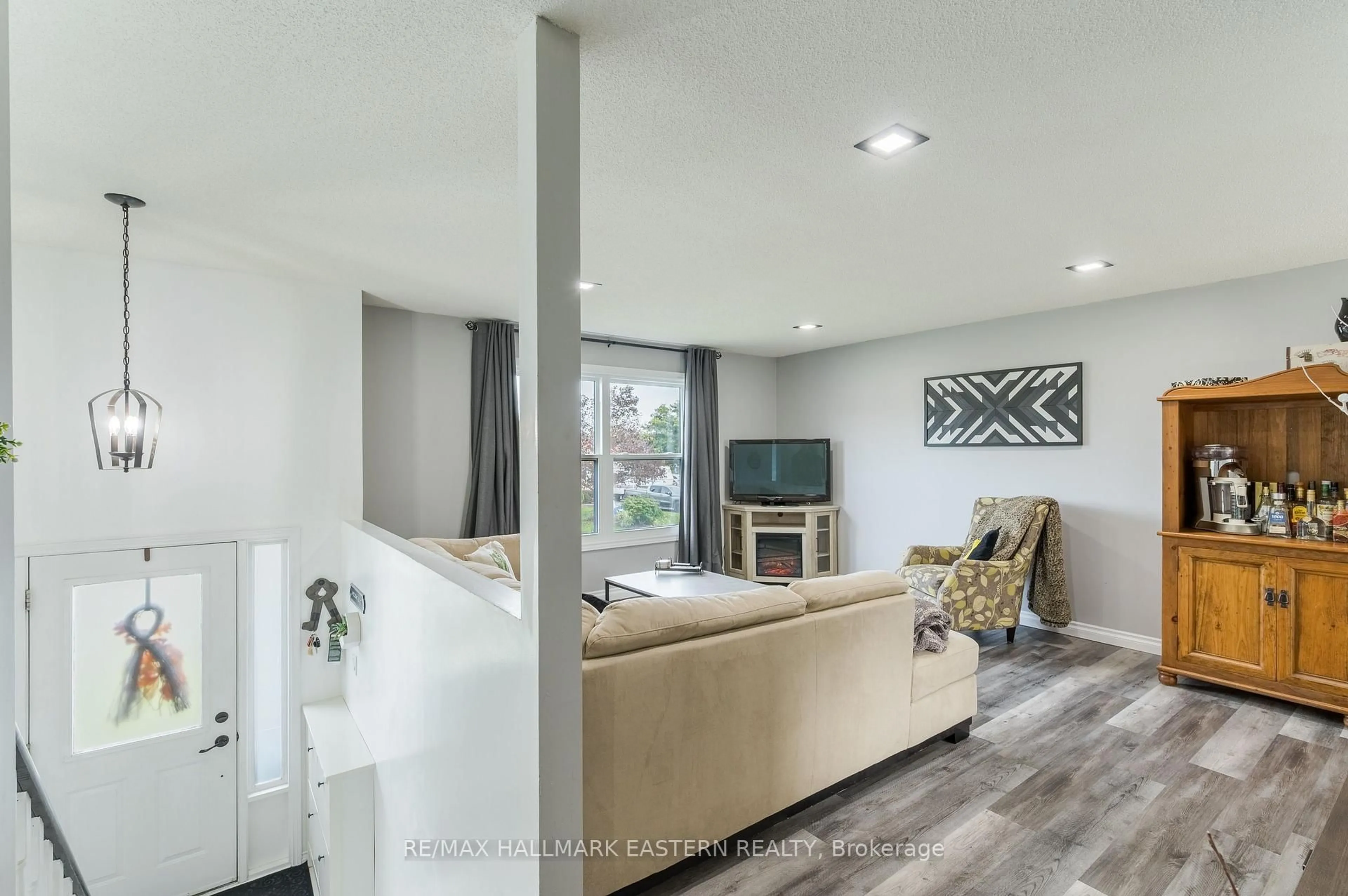 Living room with furniture, unknown for 1663 Ramblewood Dr, Peterborough Ontario K9K 2B1