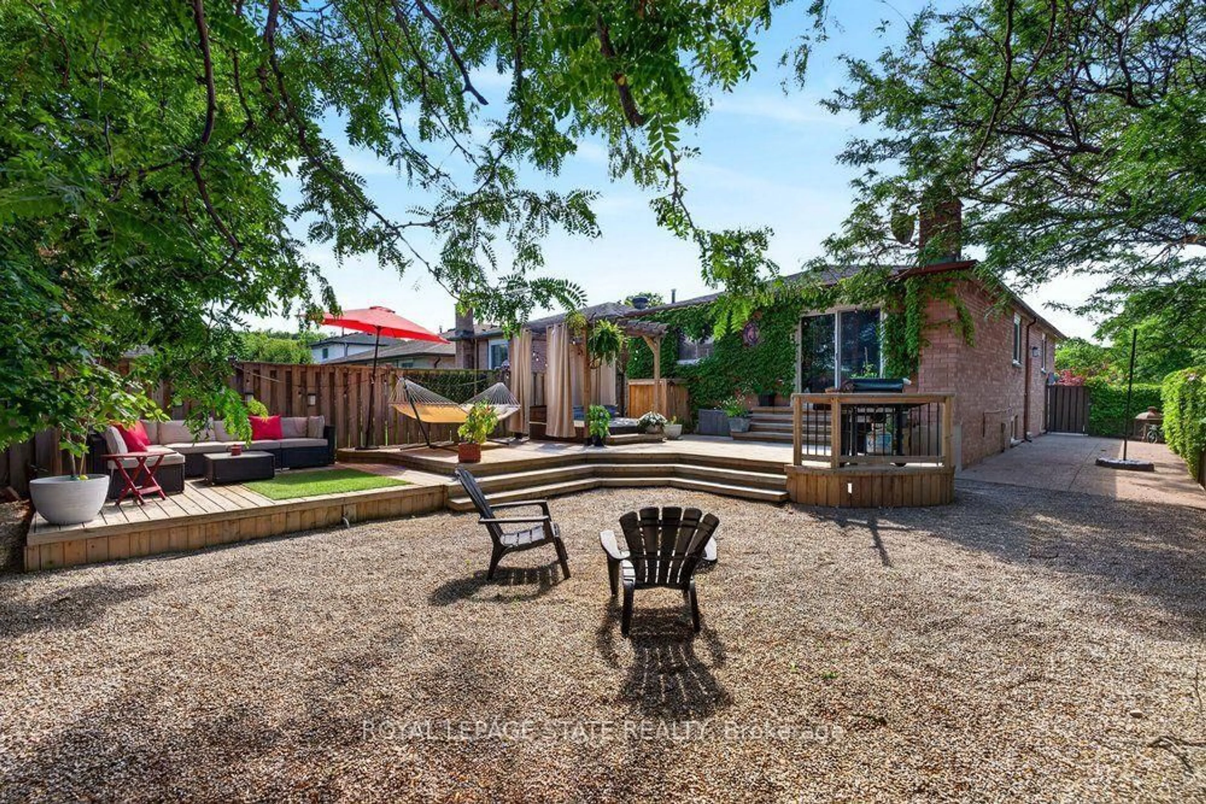 Patio, street for 102 Birchlawn Dr, Hamilton Ontario L8G 4B7