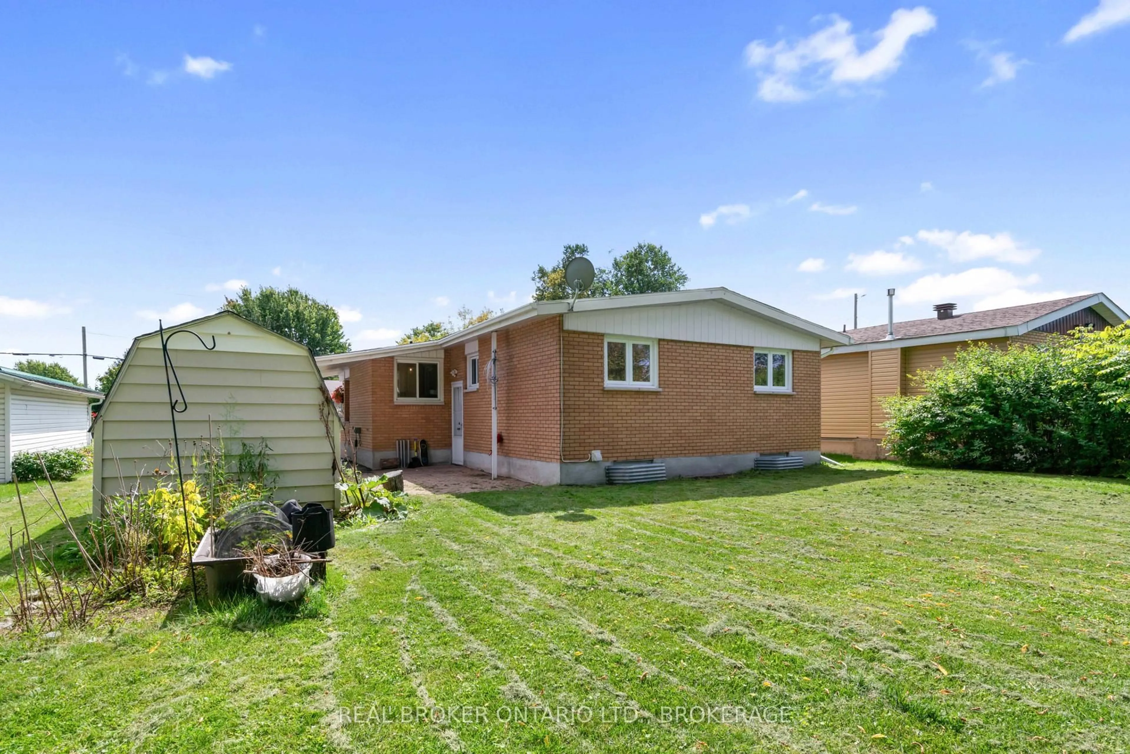 A pic from outside/outdoor area/front of a property/back of a property/a pic from drone, street for 121 St. George St, North Glengarry Ontario K0C 1A0