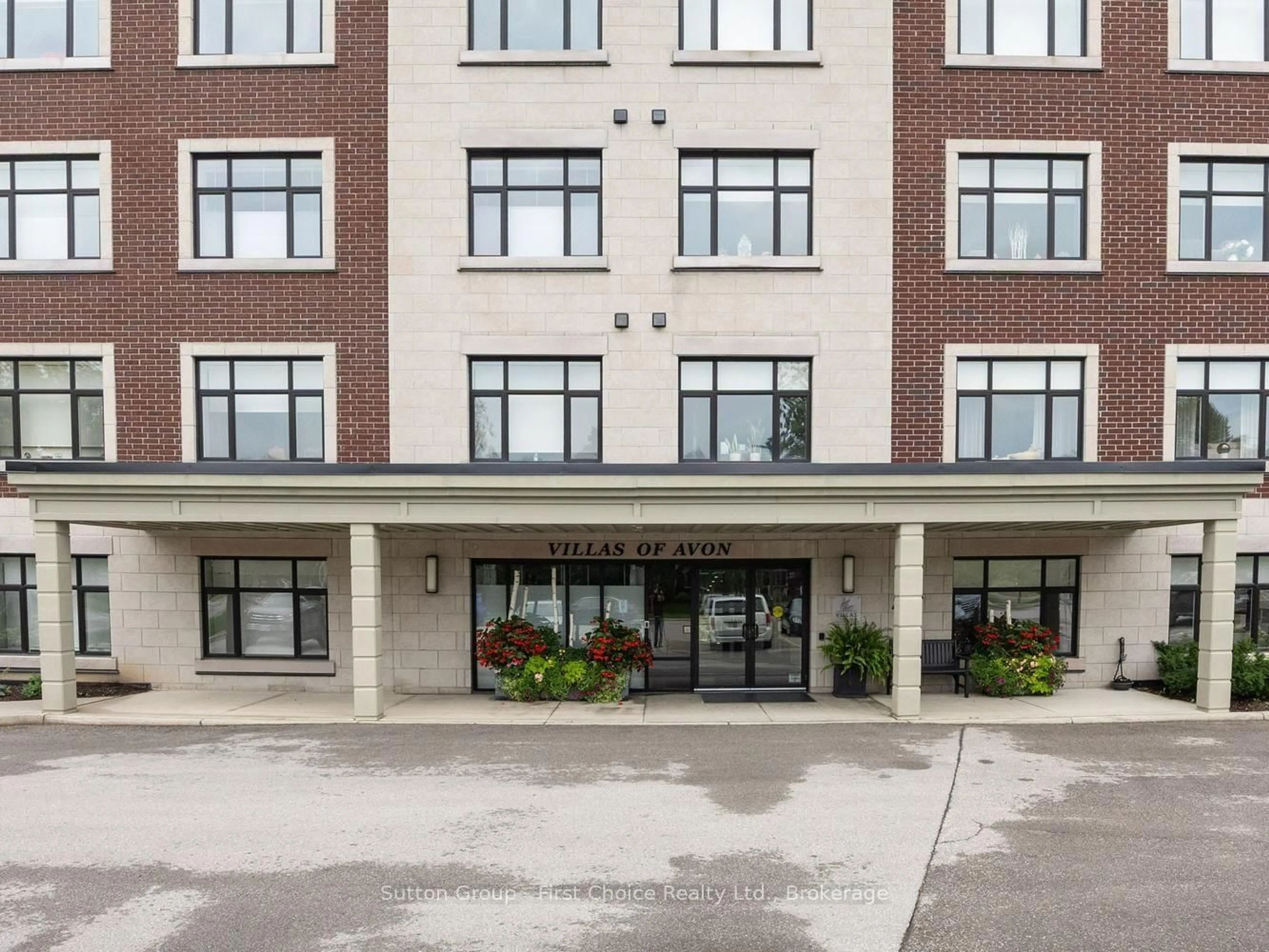 Indoor foyer for 255 JOHN St #412, Stratford Ontario N5A 0G7