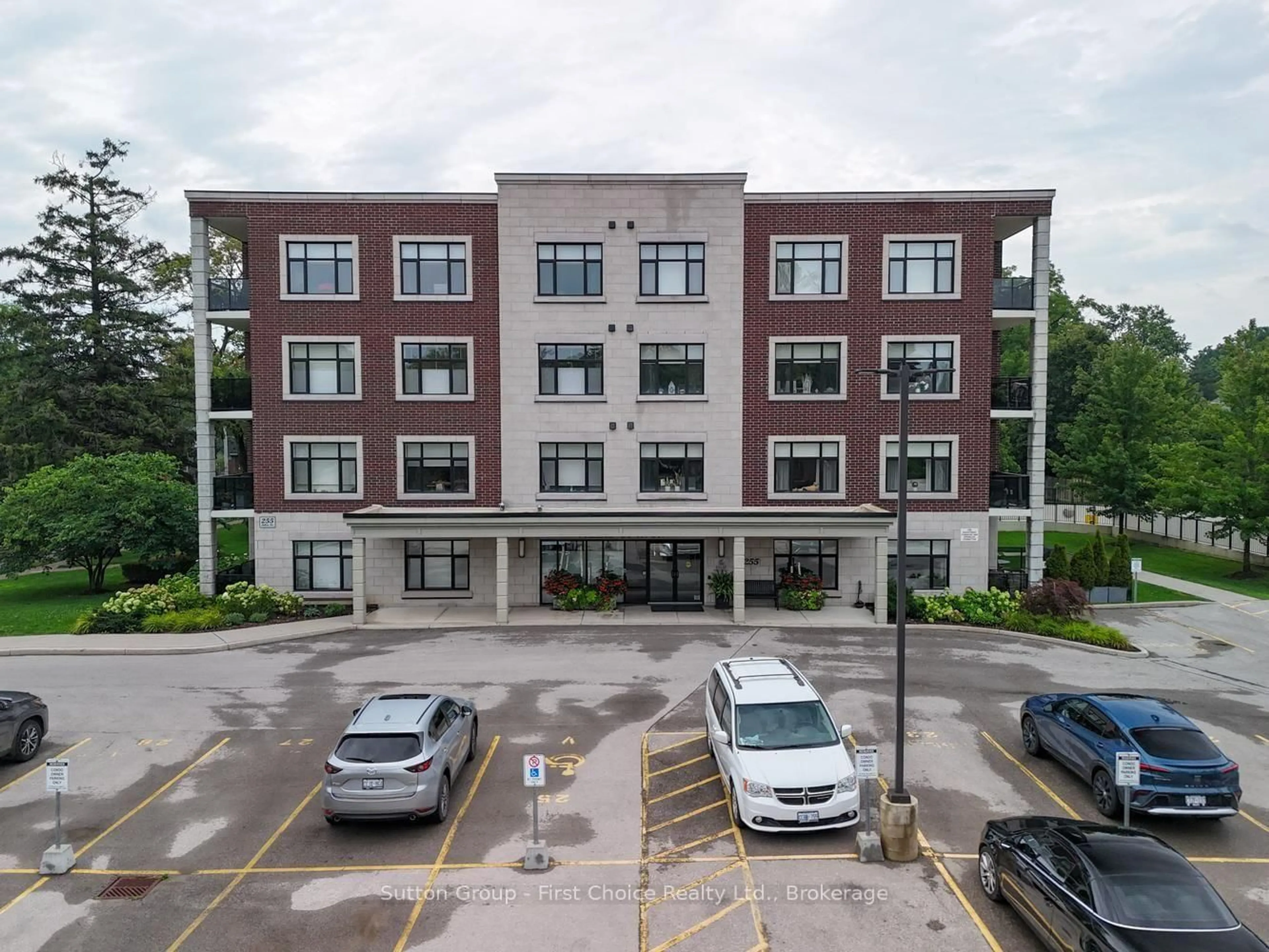 A pic from outside/outdoor area/front of a property/back of a property/a pic from drone, building for 255 JOHN St #412, Stratford Ontario N5A 0G7