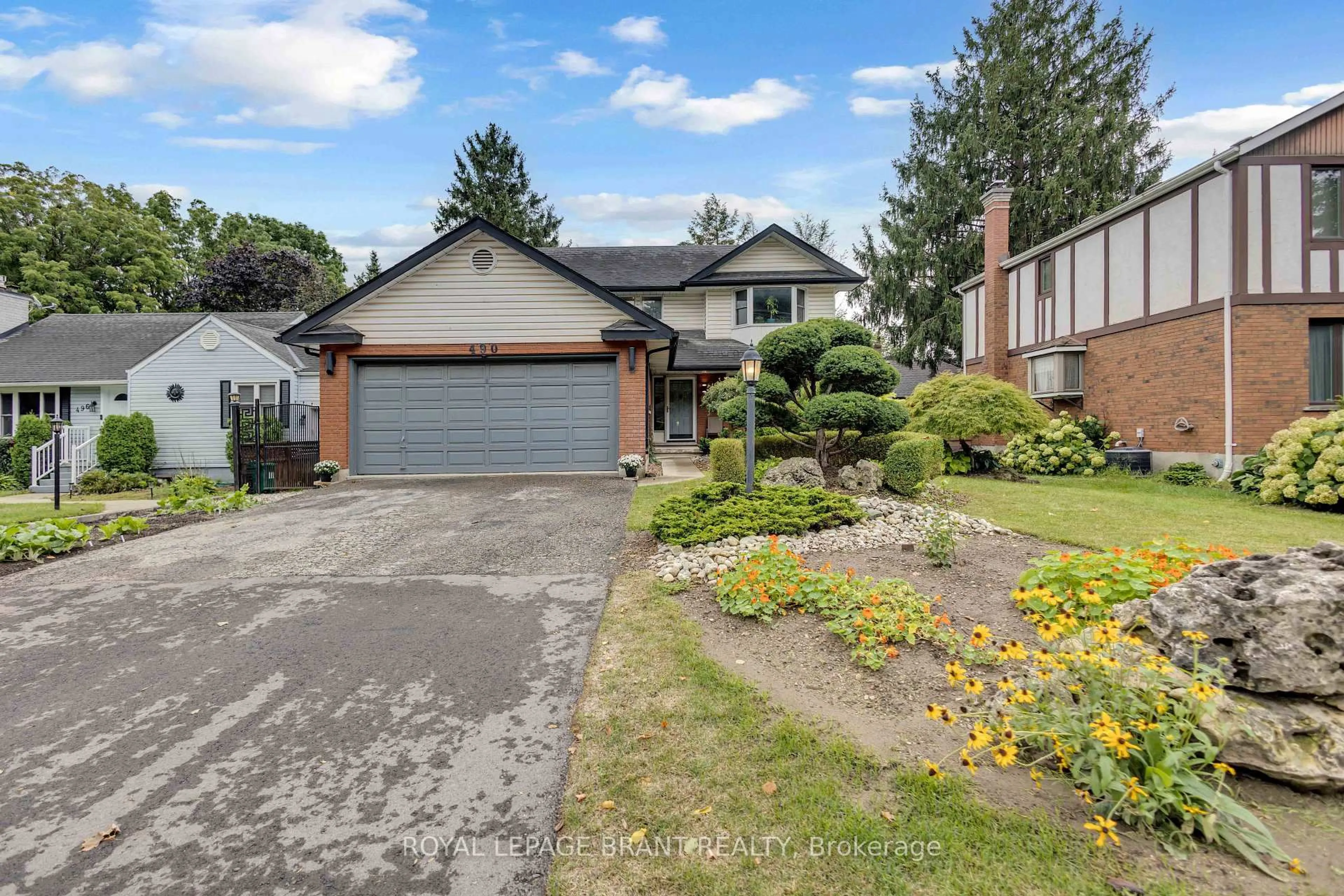 A pic from outside/outdoor area/front of a property/back of a property/a pic from drone, street for 490 Devonshire Ave, Woodstock Ontario N4S 5P8