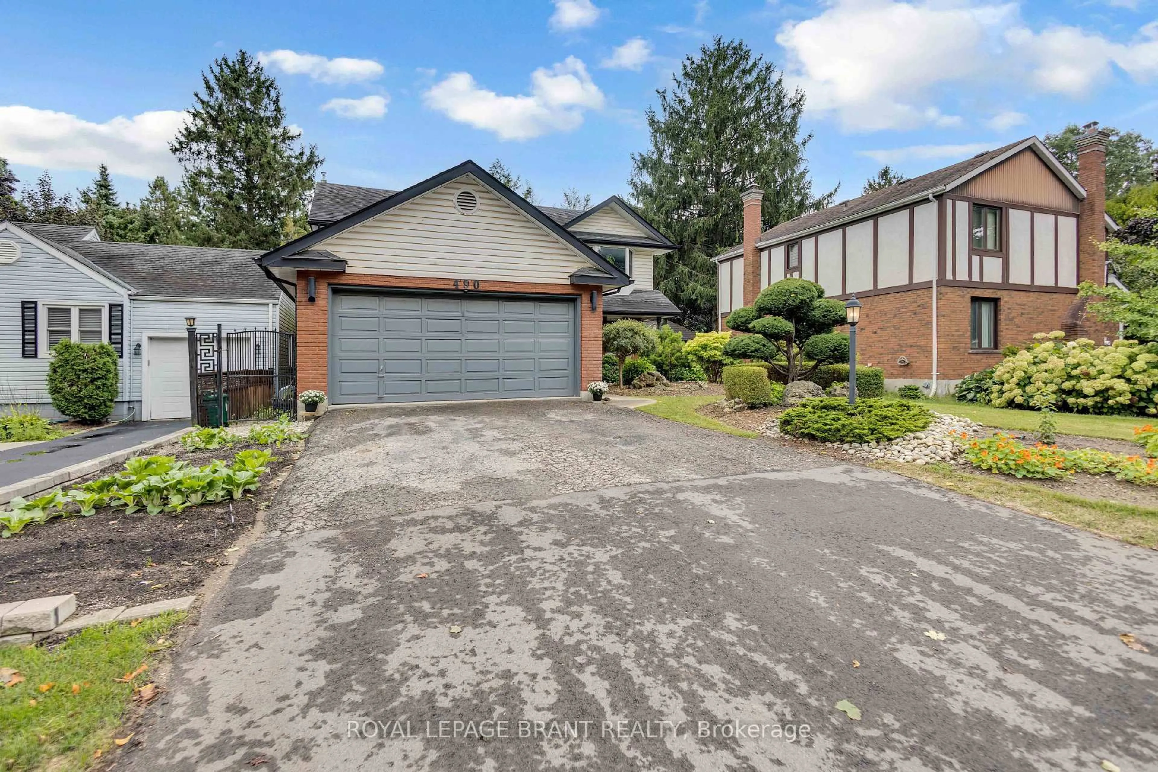 A pic from outside/outdoor area/front of a property/back of a property/a pic from drone, street for 490 Devonshire Ave, Woodstock Ontario N4S 5P8