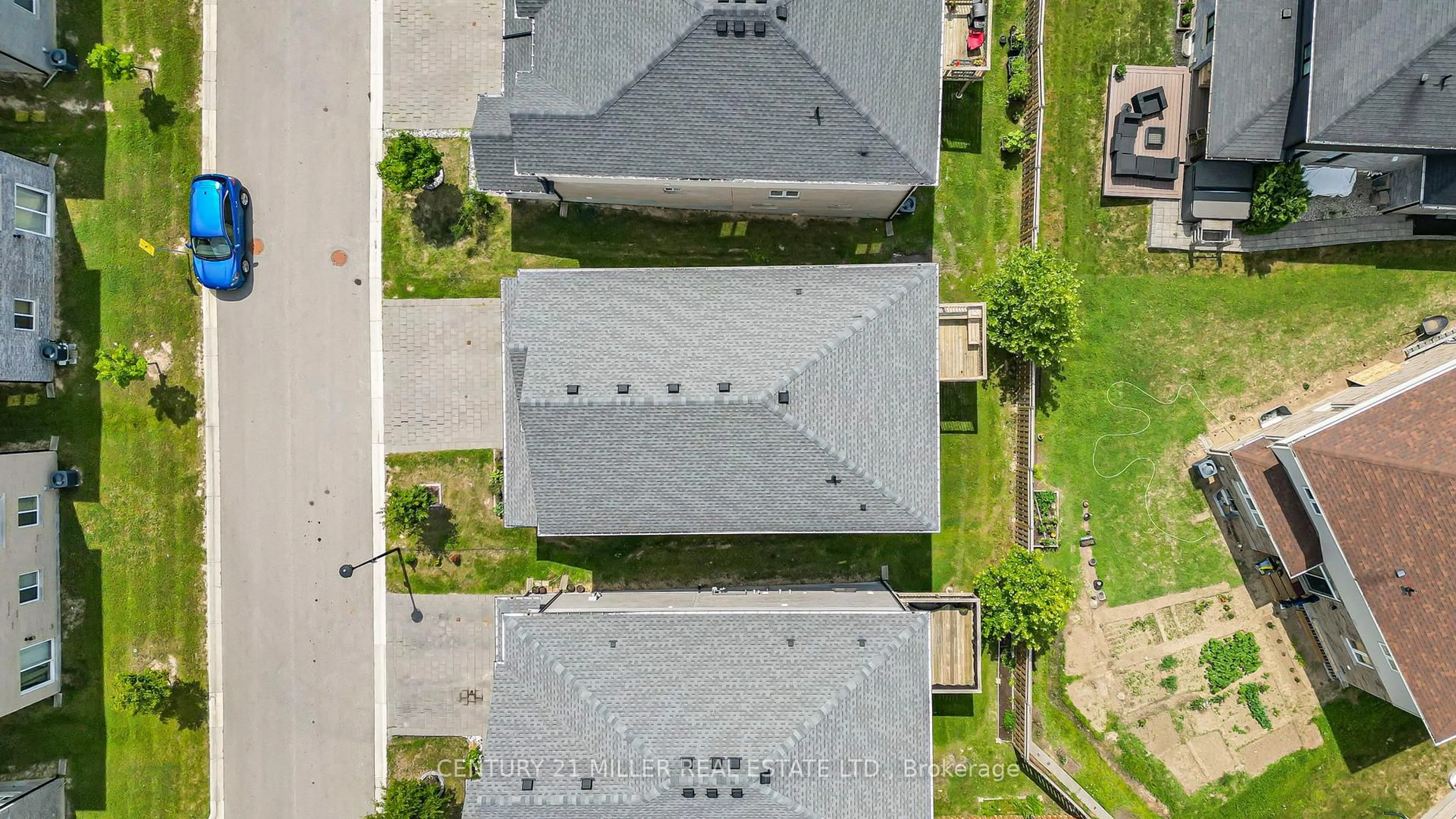 A pic from outside/outdoor area/front of a property/back of a property/a pic from drone, street for 2619 Sheffield Blvd #33, London South Ontario N6M 0G4