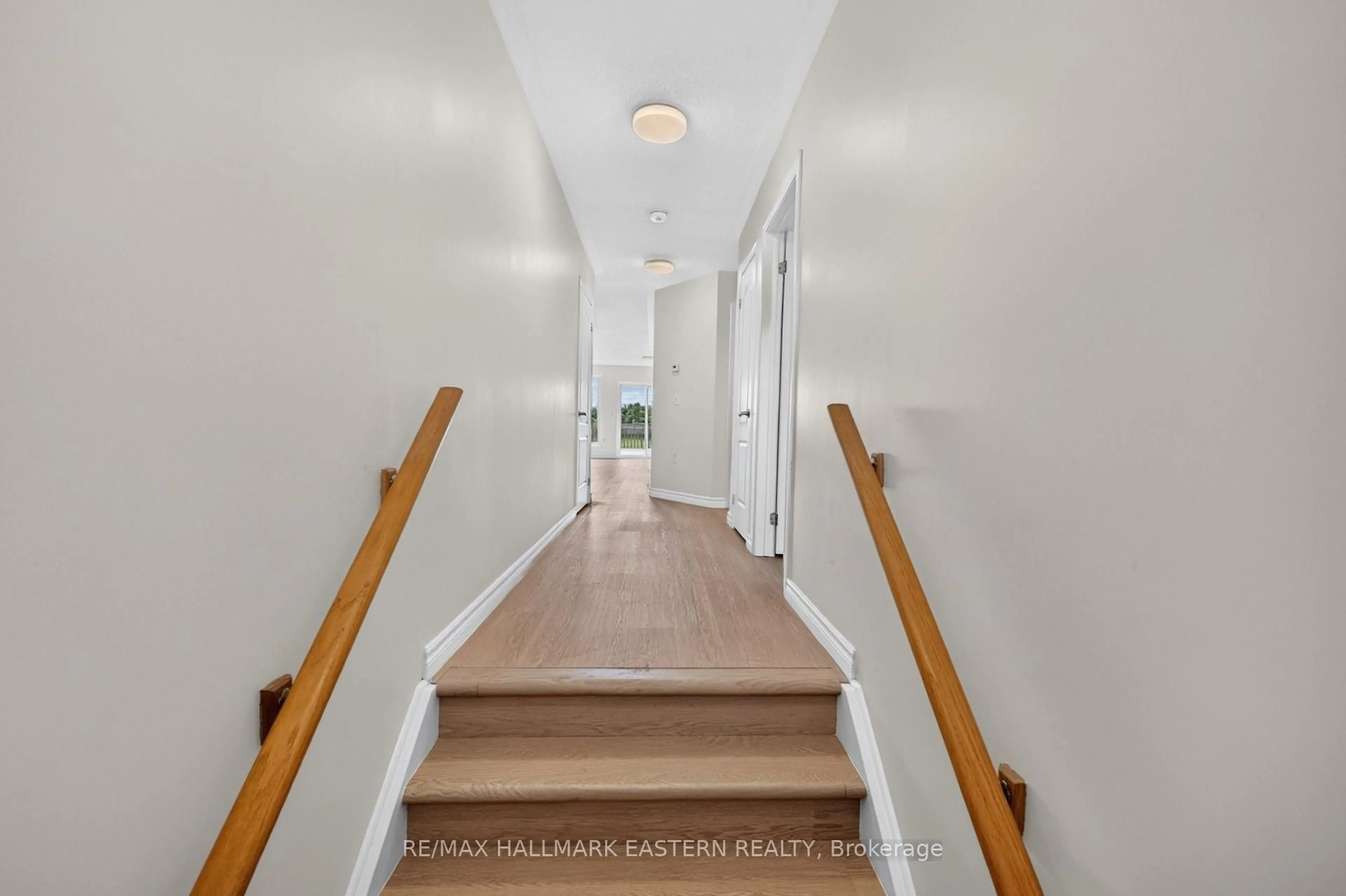 Indoor foyer for 656 CLANCY Cres, Peterborough Ontario K9K 2S3