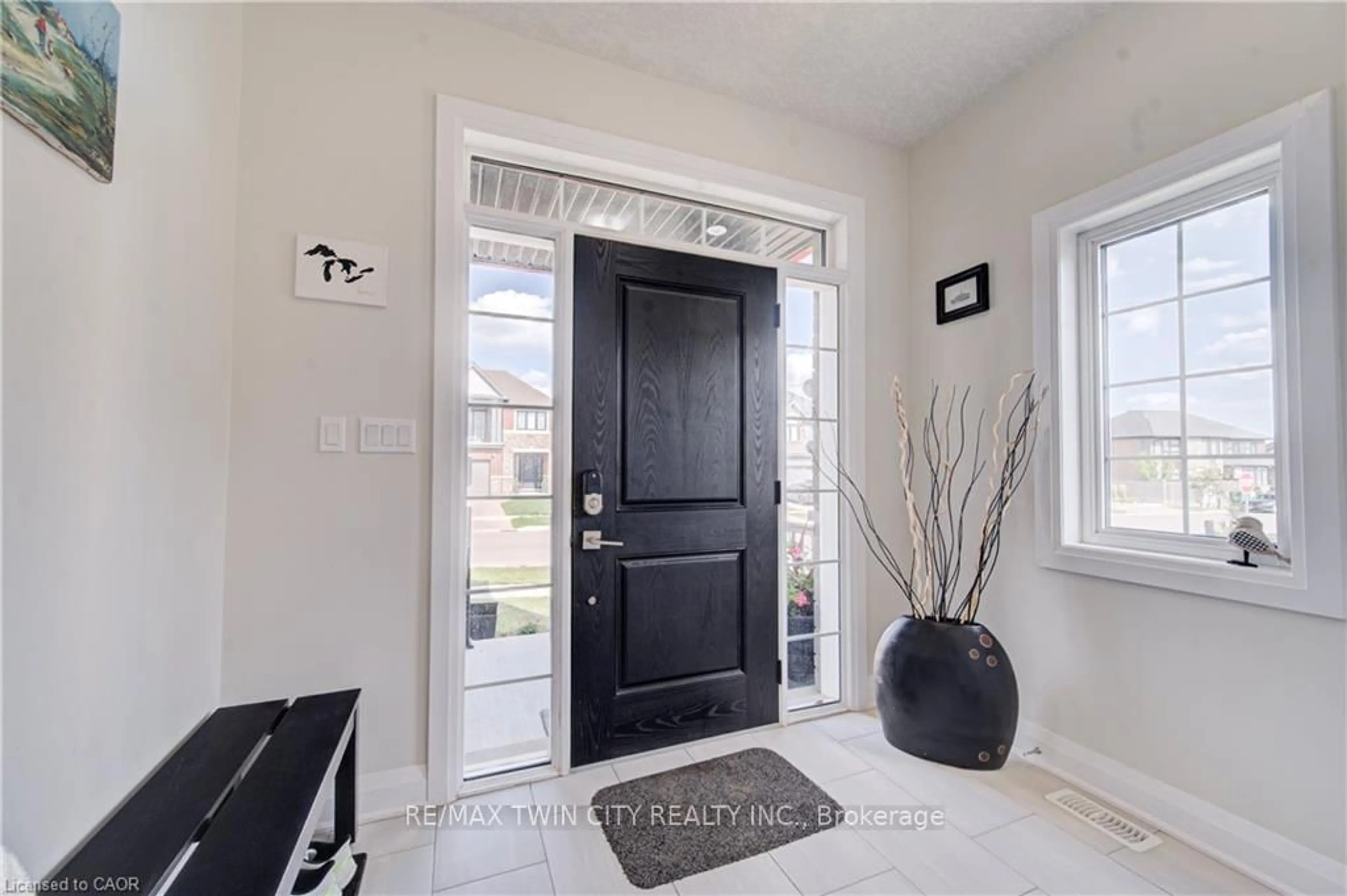 Indoor entryway for 719 Wood Lily St, Waterloo Ontario N2V 0G1