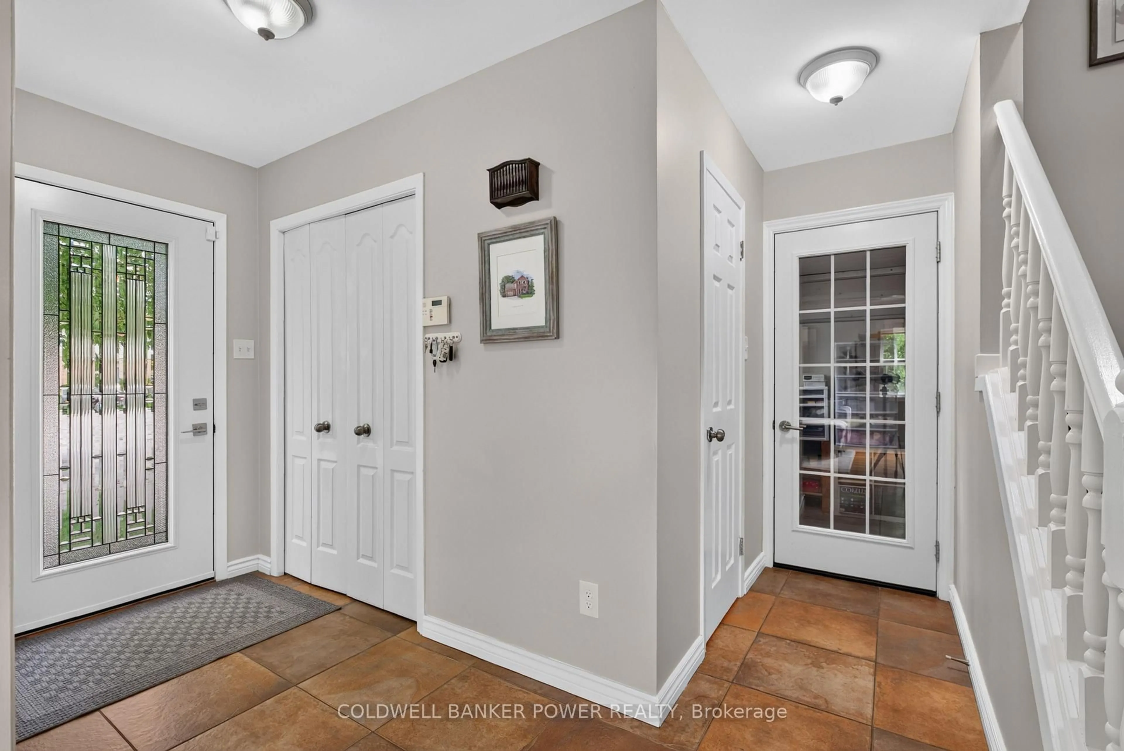 Indoor entryway for 34 Comox Crt, London South Ontario N6K 3K9