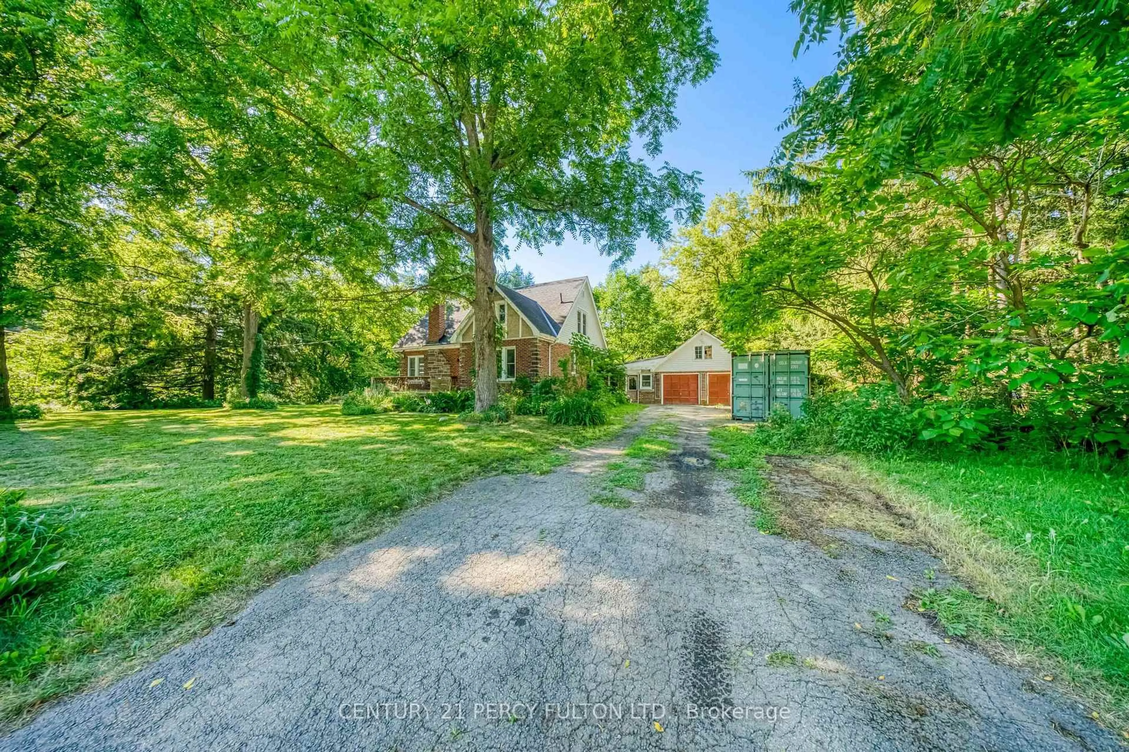 A pic from outside/outdoor area/front of a property/back of a property/a pic from drone, street for 1853 Governors Rd, Hamilton Ontario L9H 5E3