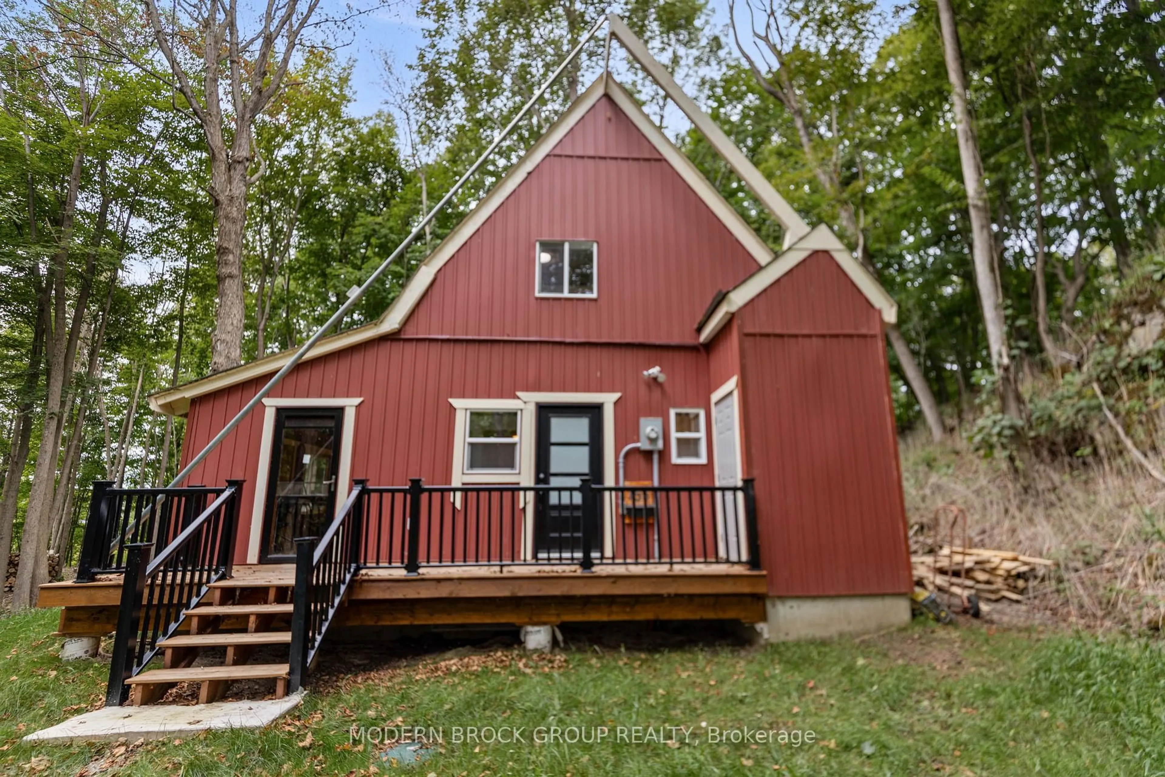 Home with vinyl exterior material, street for 155 Woodvale Rd, Leeds and the Thousand Islands Ontario K0E 1L0