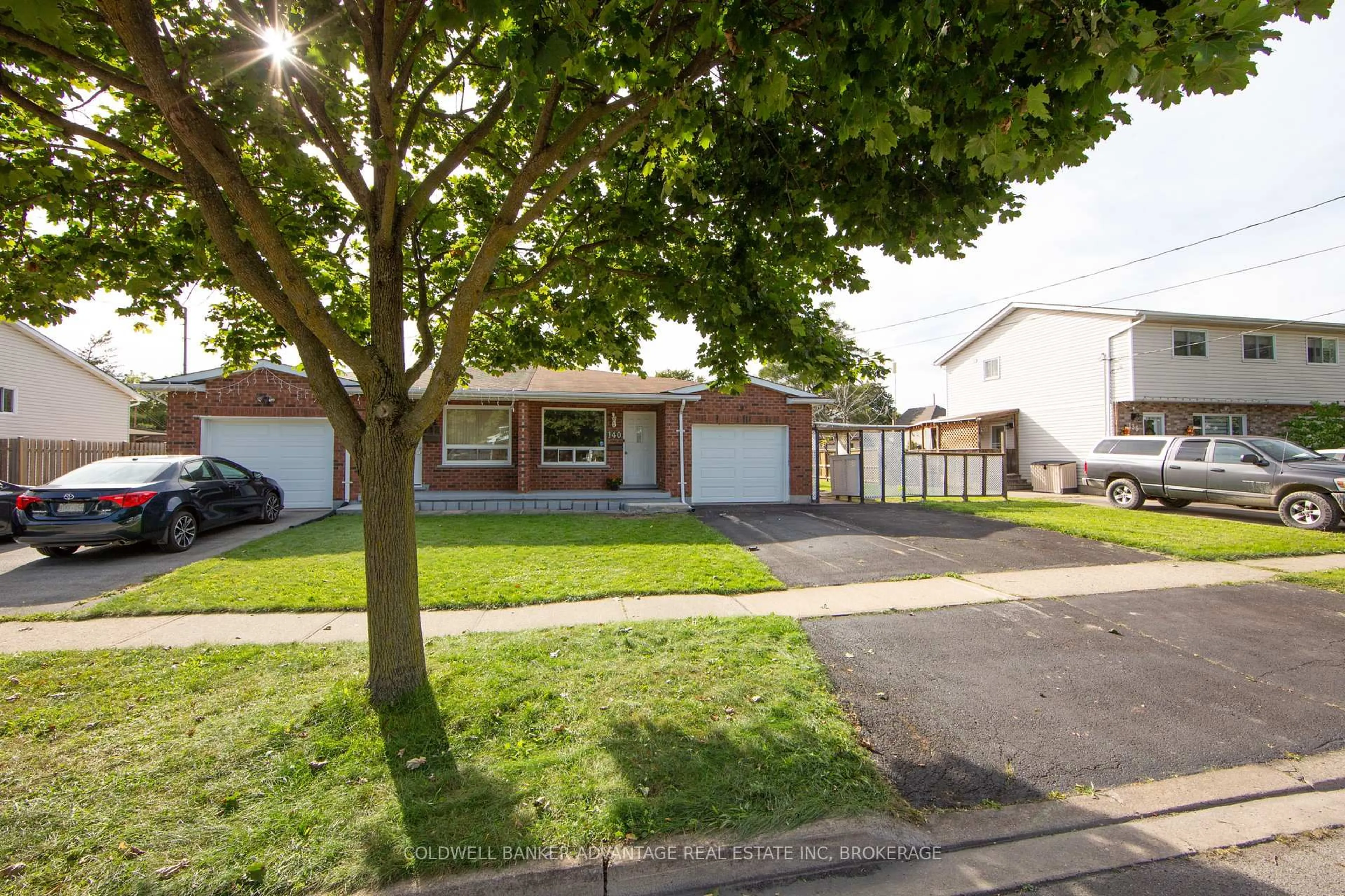 A pic from outside/outdoor area/front of a property/back of a property/a pic from drone, street for 140 Commercial St, Welland Ontario L3B 5Z3