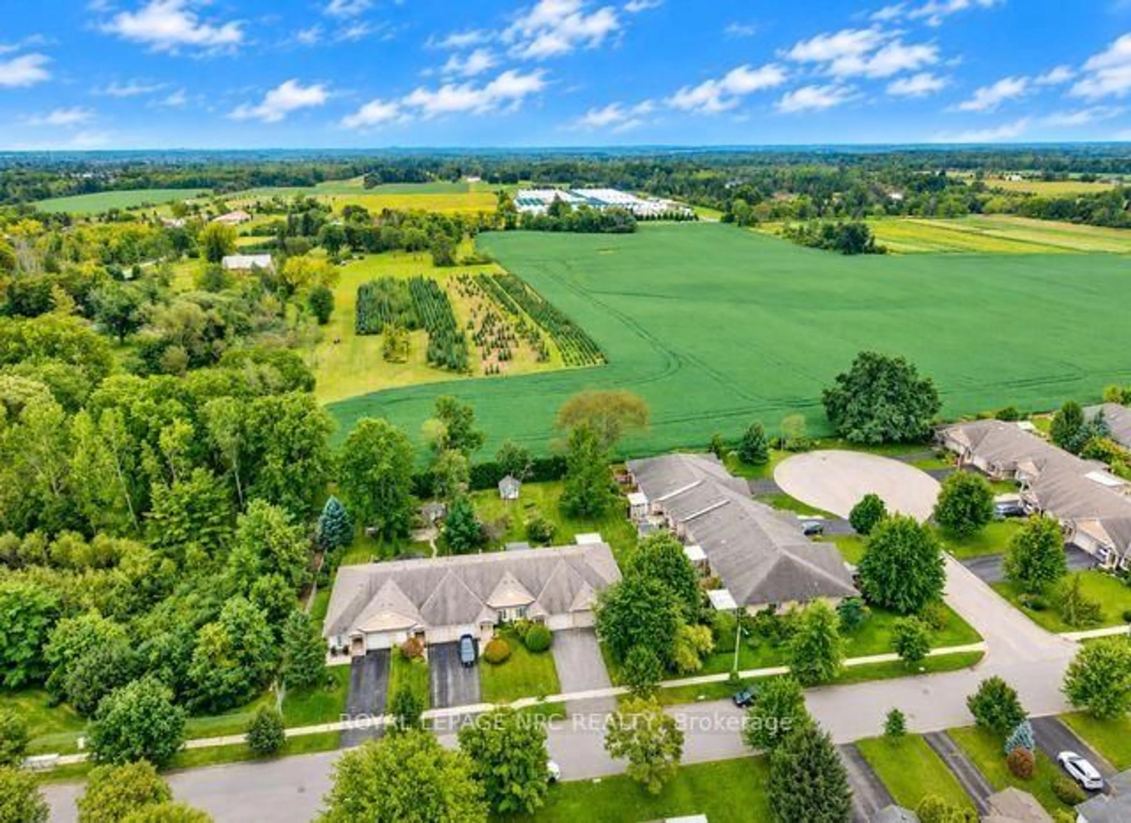 A pic from outside/outdoor area/front of a property/back of a property/a pic from drone, water/lake/river/ocean view for 178 BECKETT Cres, Pelham Ontario L0S 1E4