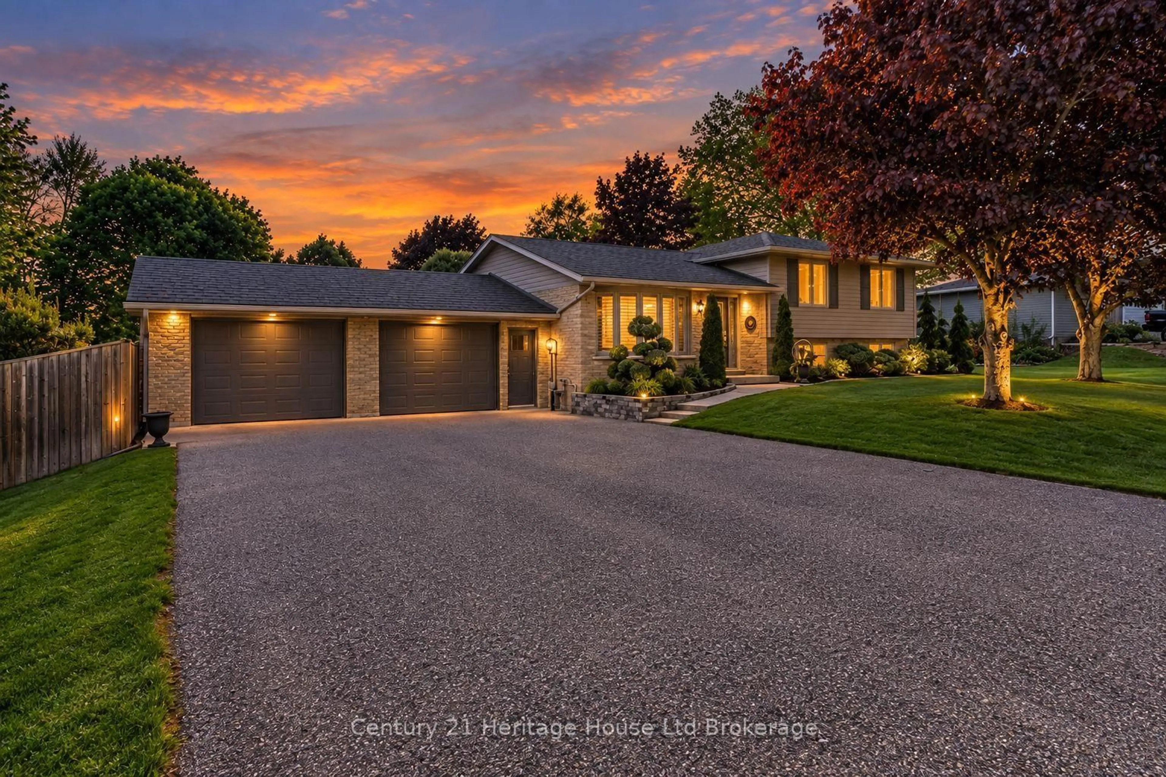 A pic from outside/outdoor area/front of a property/back of a property/a pic from drone, street for 11 Millard St, South-West Oxford Ontario N4S 7V6