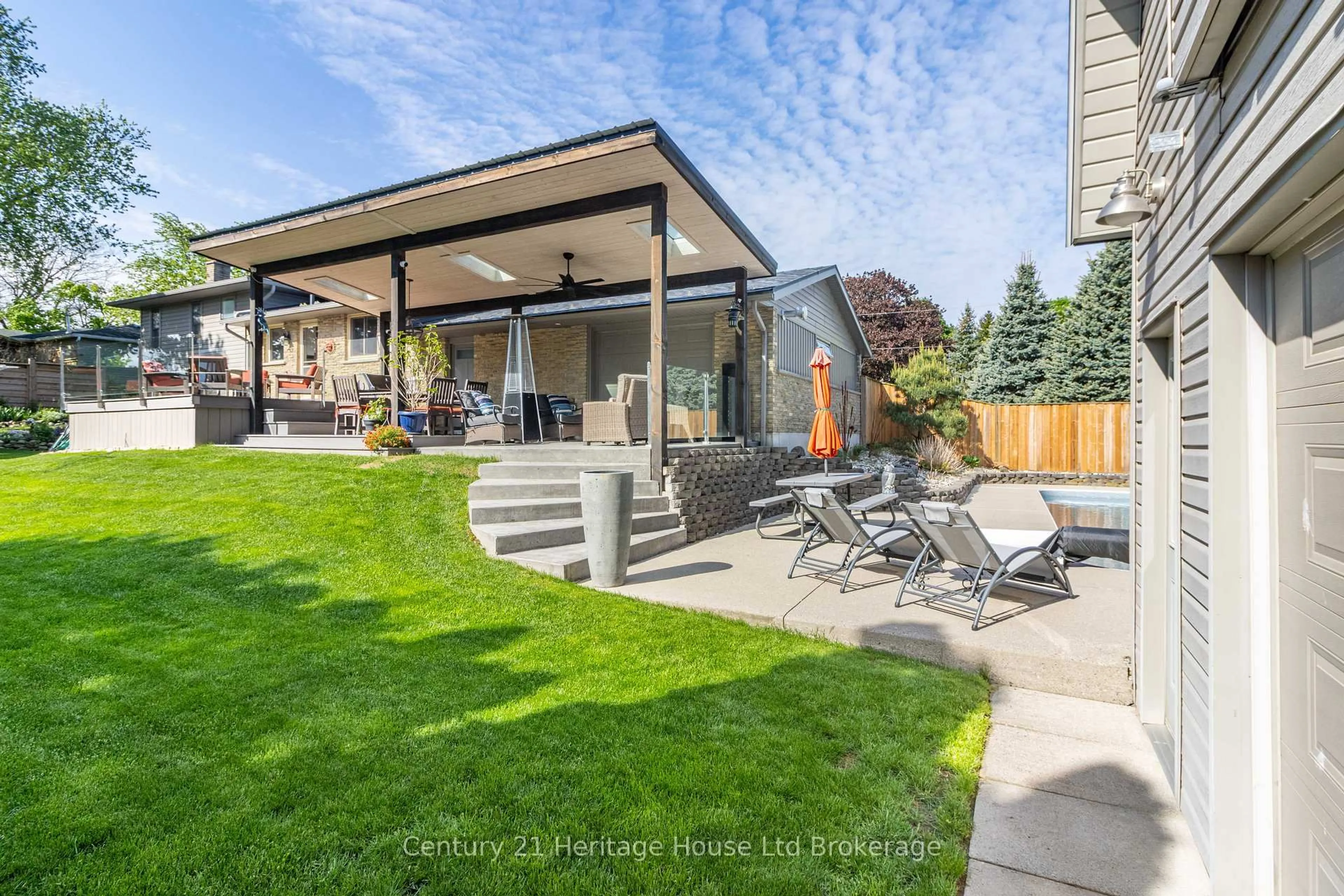 Patio, street for 11 Millard St, South-West Oxford Ontario N4S 7V6
