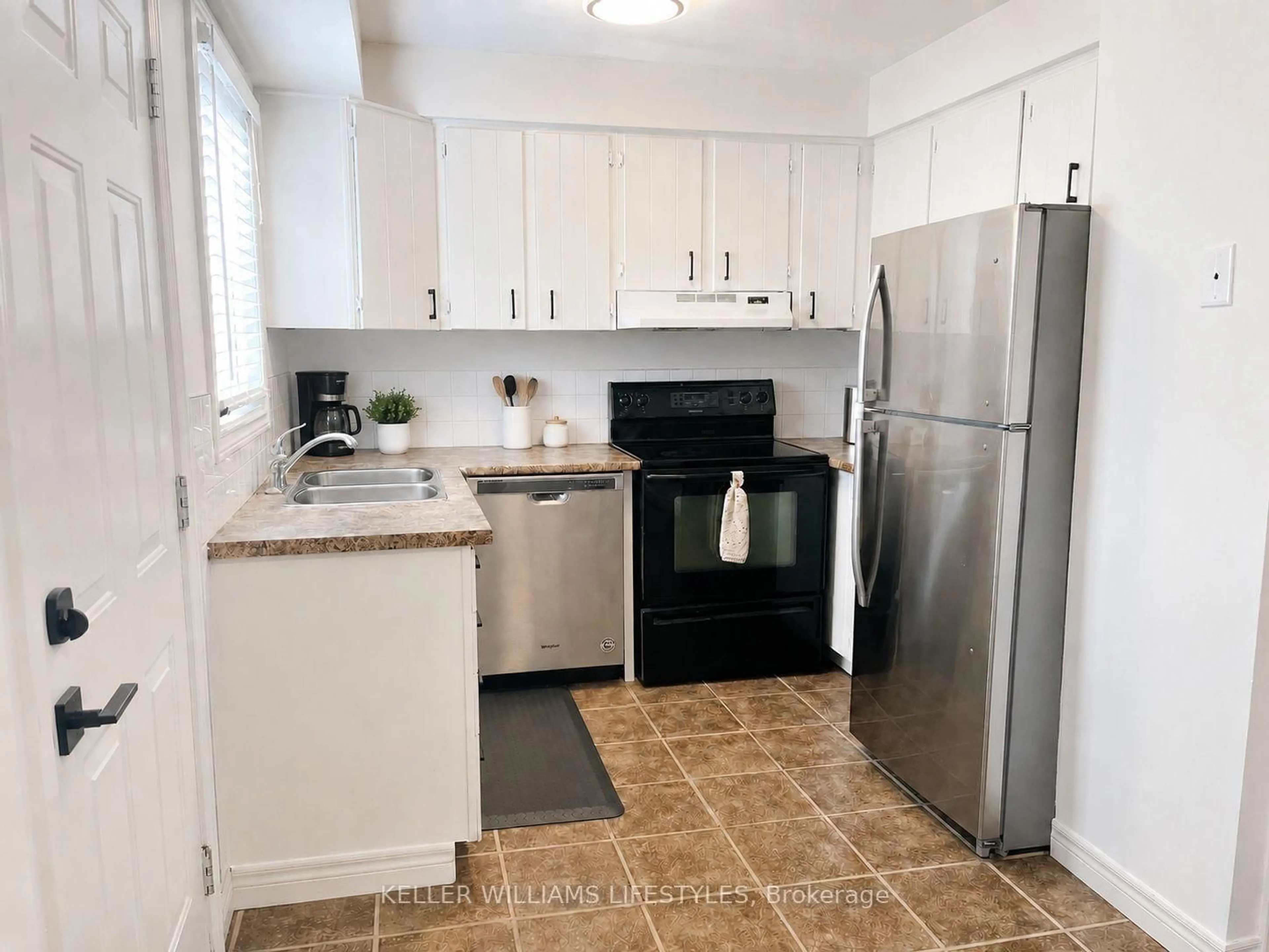 Standard kitchen, unknown for 700 EXETER Rd #46, London South Ontario N6E 1L2