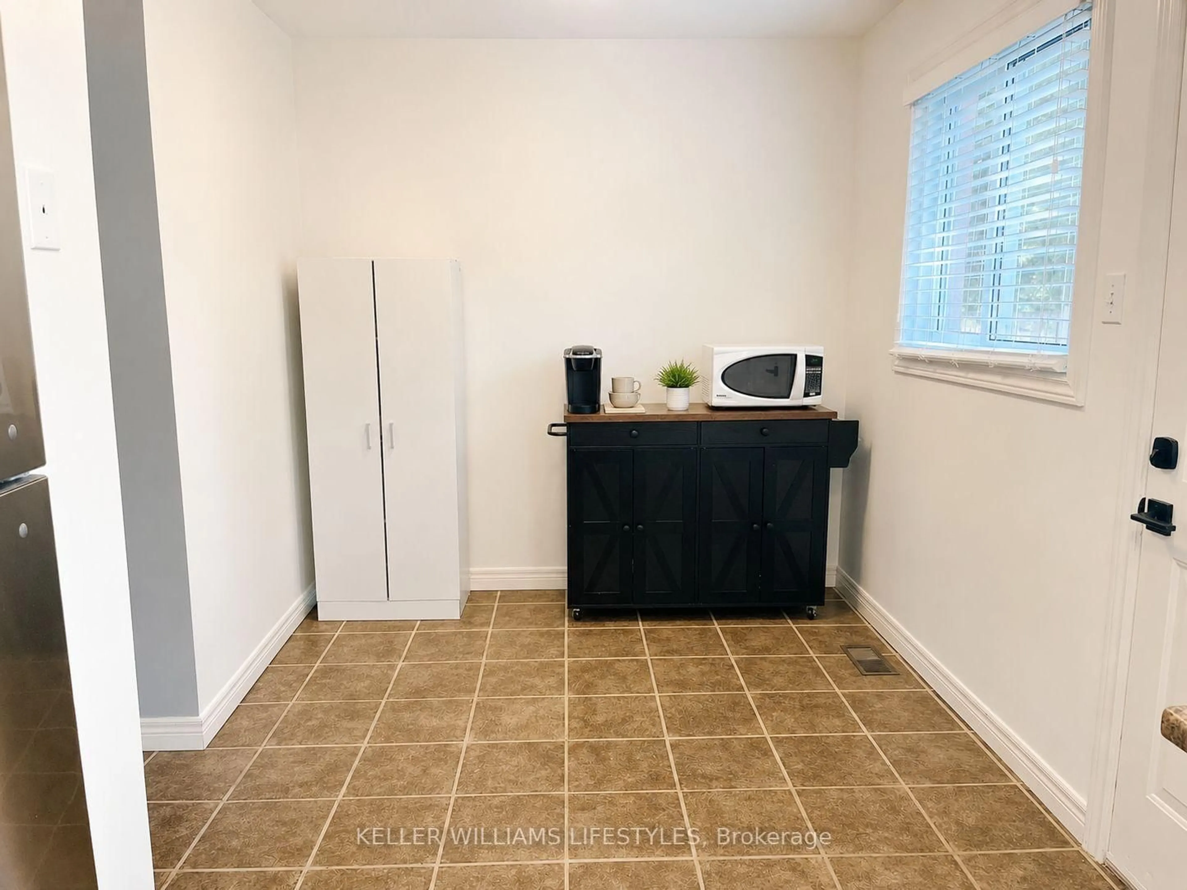 A pic of a room for 700 EXETER Rd #46, London South Ontario N6E 1L2