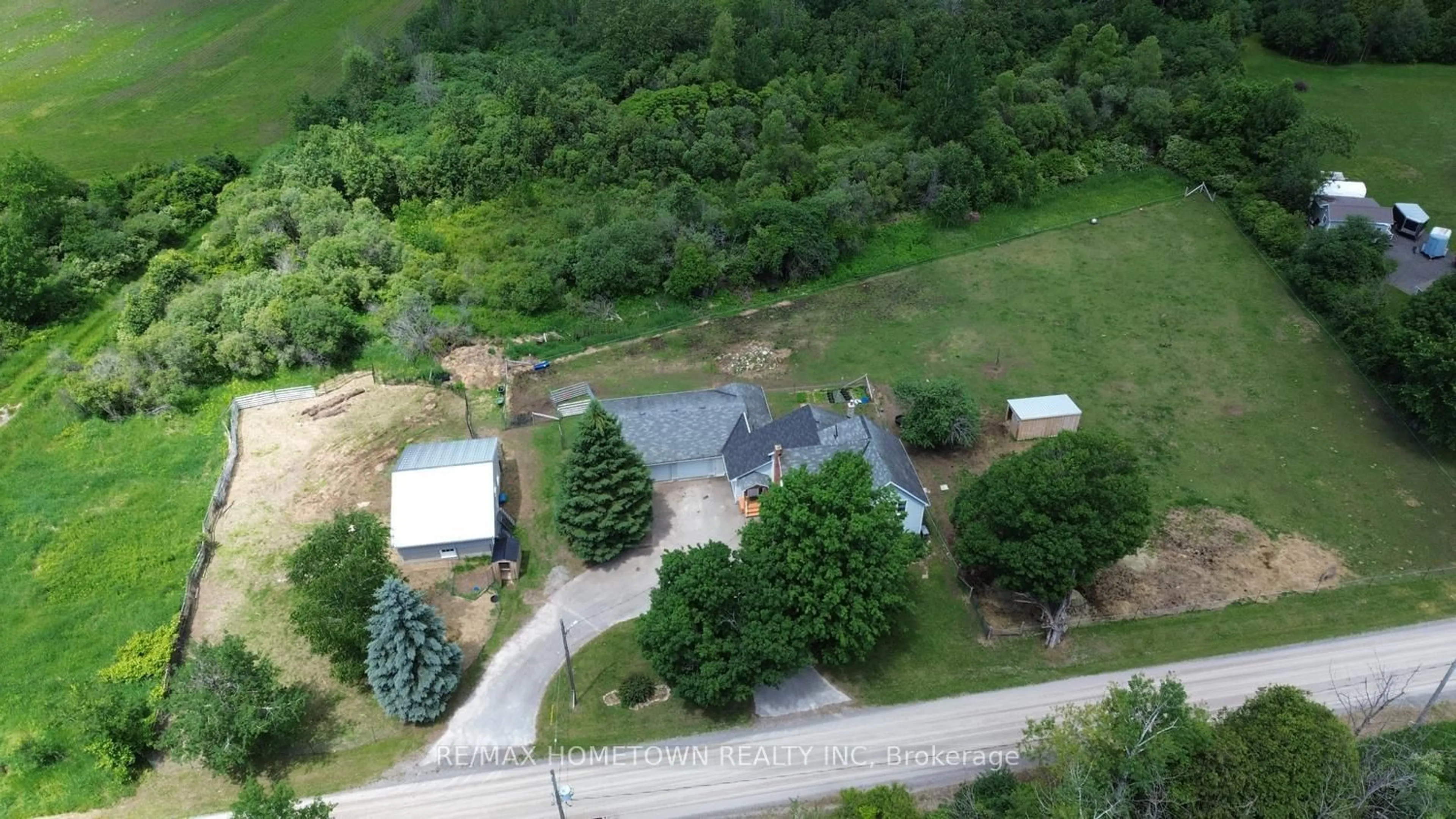 A pic from outside/outdoor area/front of a property/back of a property/a pic from drone, unknown for 8110 Wiltsie Rd, Augusta Ontario K0G 1R0