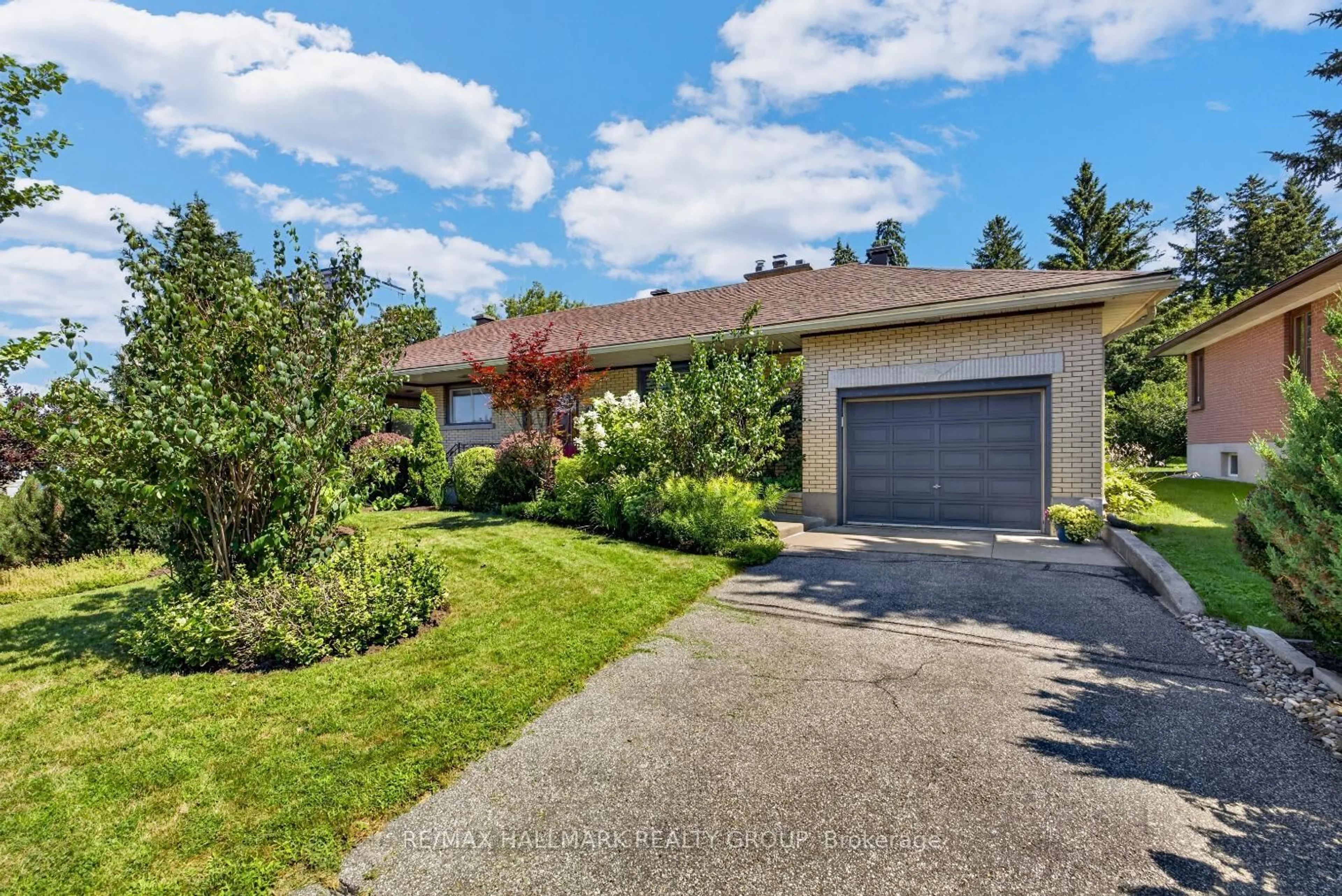 Unknown for 811 Iroquois Rd, Ottawa Ontario K2A 3N3