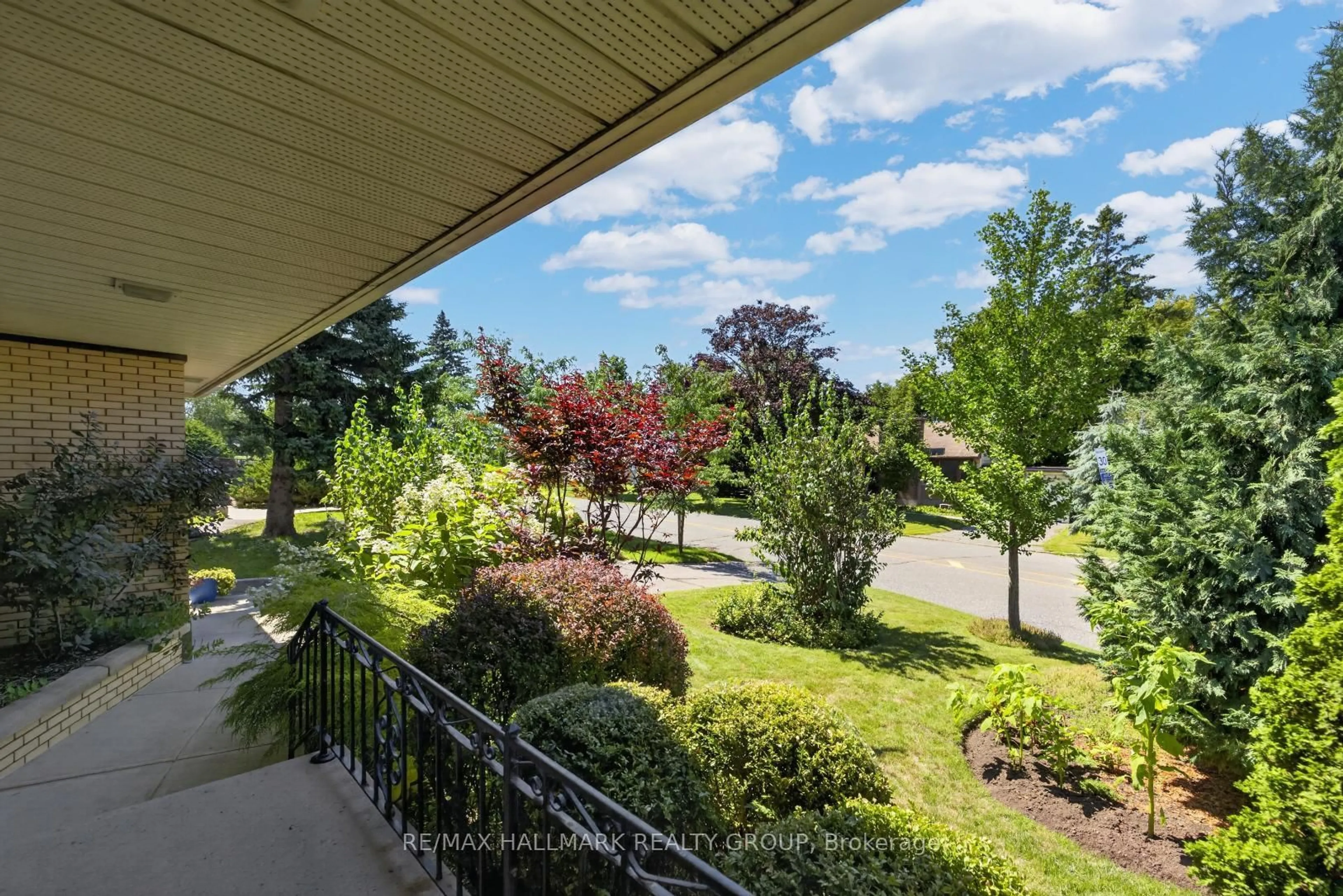 Patio, water/lake/river/ocean view for 811 Iroquois Rd, Ottawa Ontario K2A 3N3