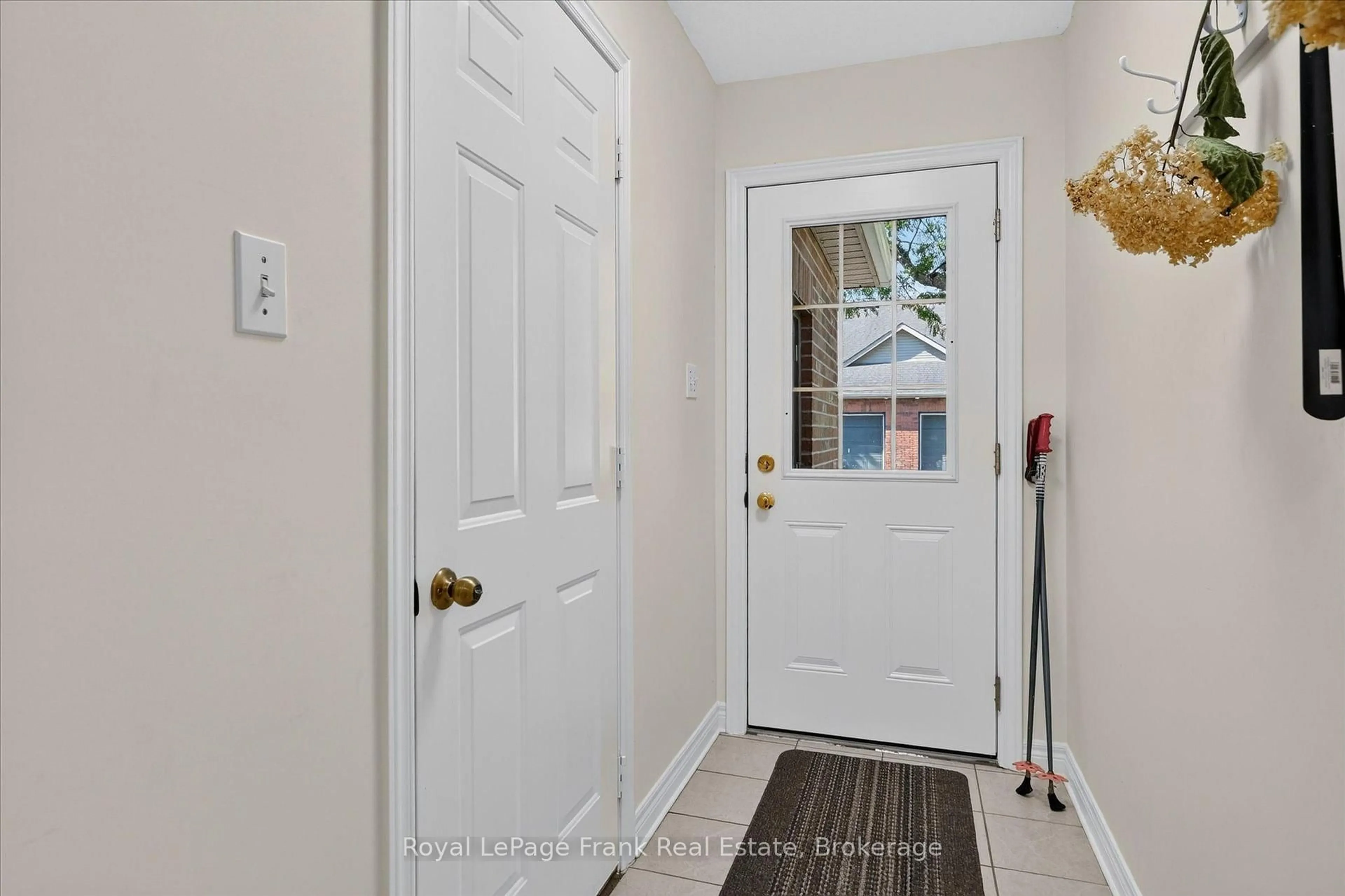 Indoor entryway for 22 Charles Crt #21, Selwyn Ontario K0L 2H0