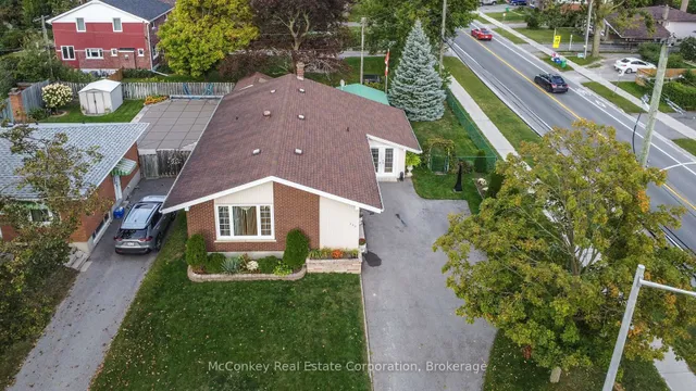 492 Robert Rd, Peterborough 2