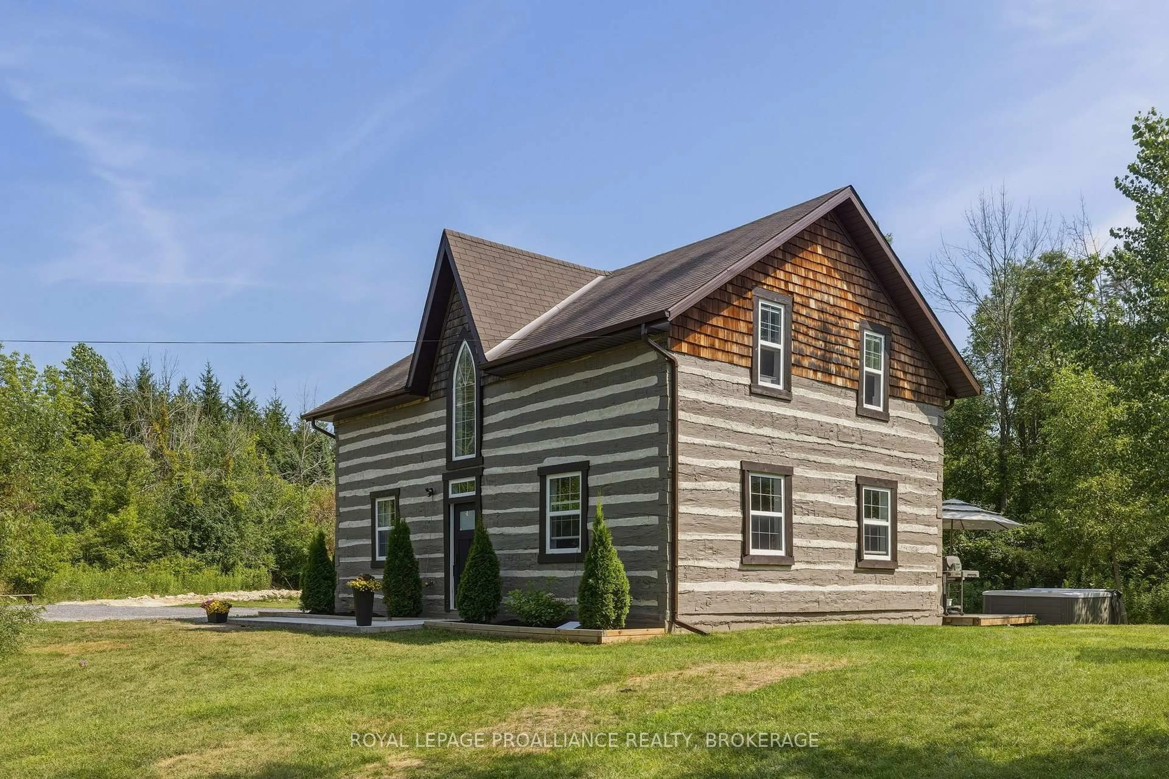 Home with vinyl exterior material, building for 418 Highway 32, Front of Leeds & Seeleys Bay Ontario K7G 2V3