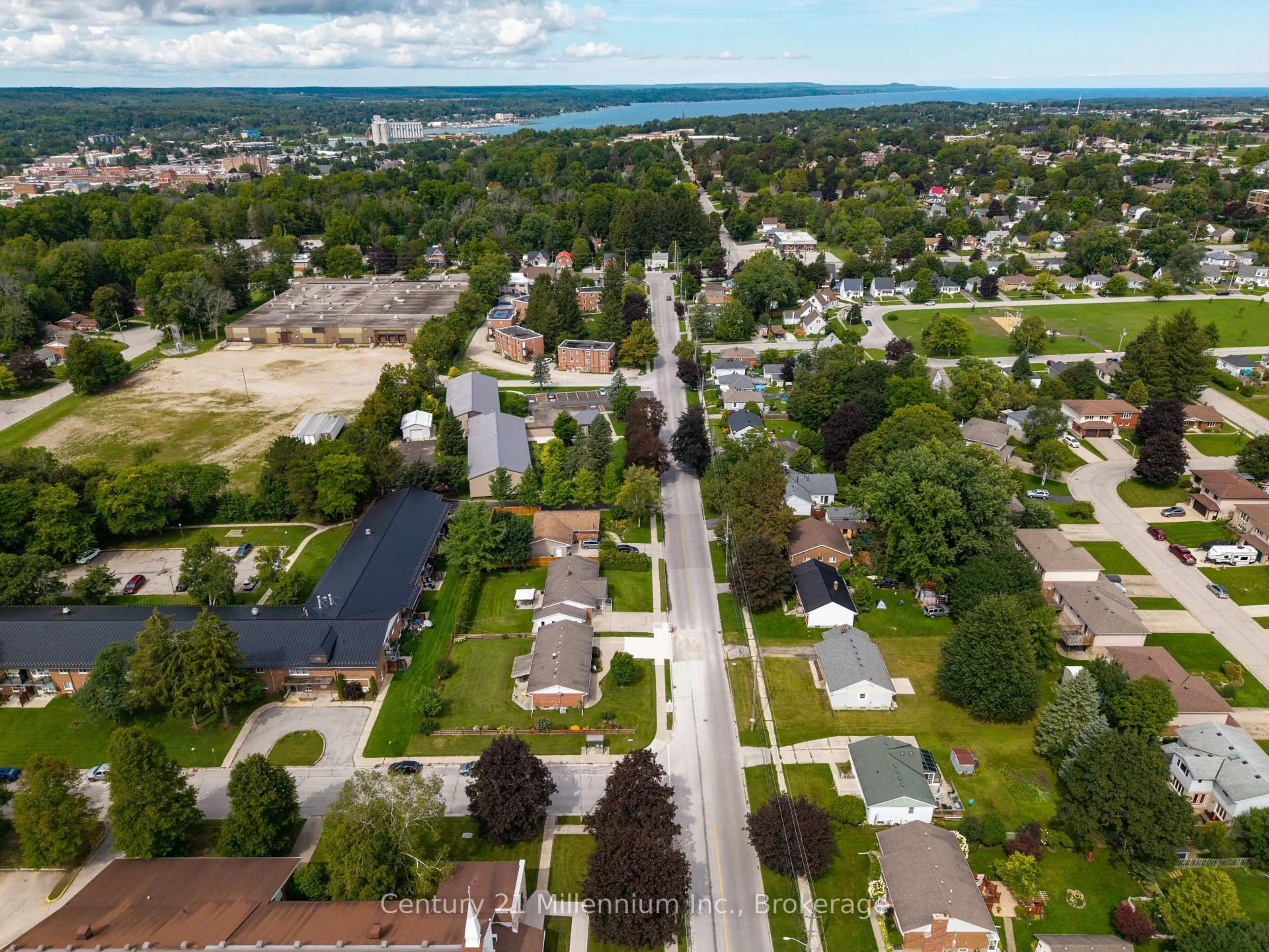 A pic from outside/outdoor area/front of a property/back of a property/a pic from drone, street for 466 7th Ave, Owen Sound Ontario N4K 2X4