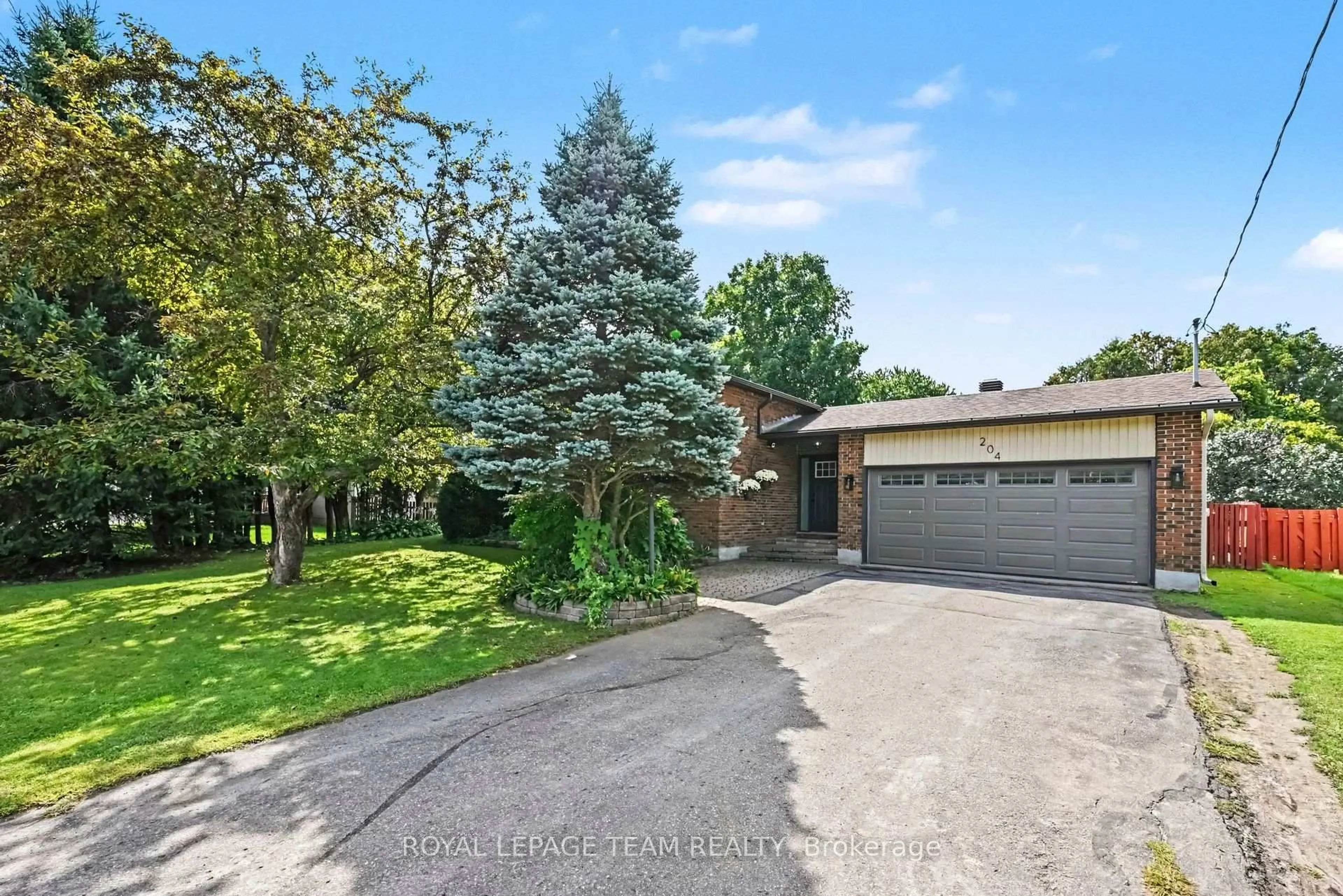 A pic from outside/outdoor area/front of a property/back of a property/a pic from drone, street for 204 Grace Ave, Russell Ontario K4R 1B4