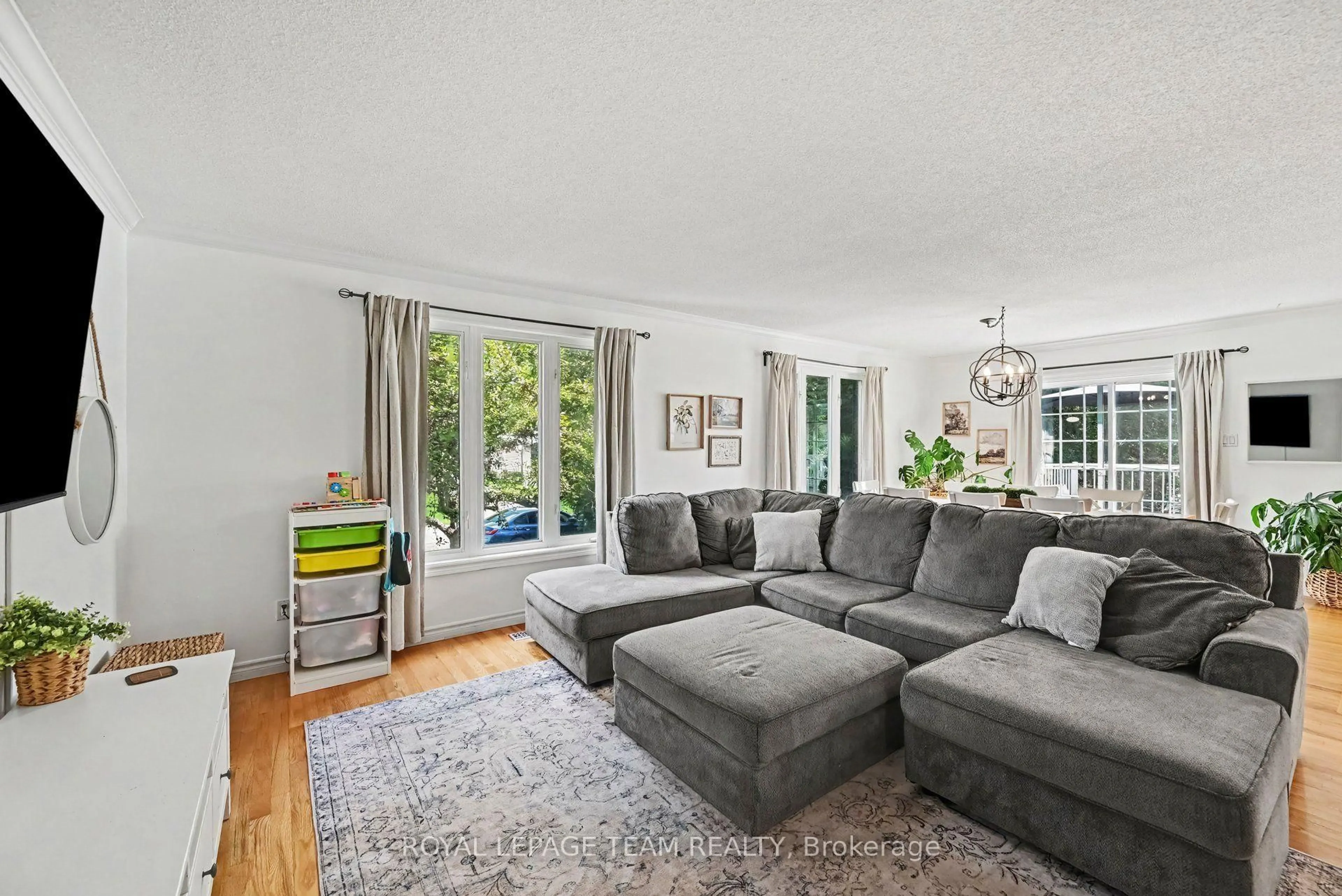 Living room with furniture, unknown for 204 Grace Ave, Russell Ontario K4R 1B4