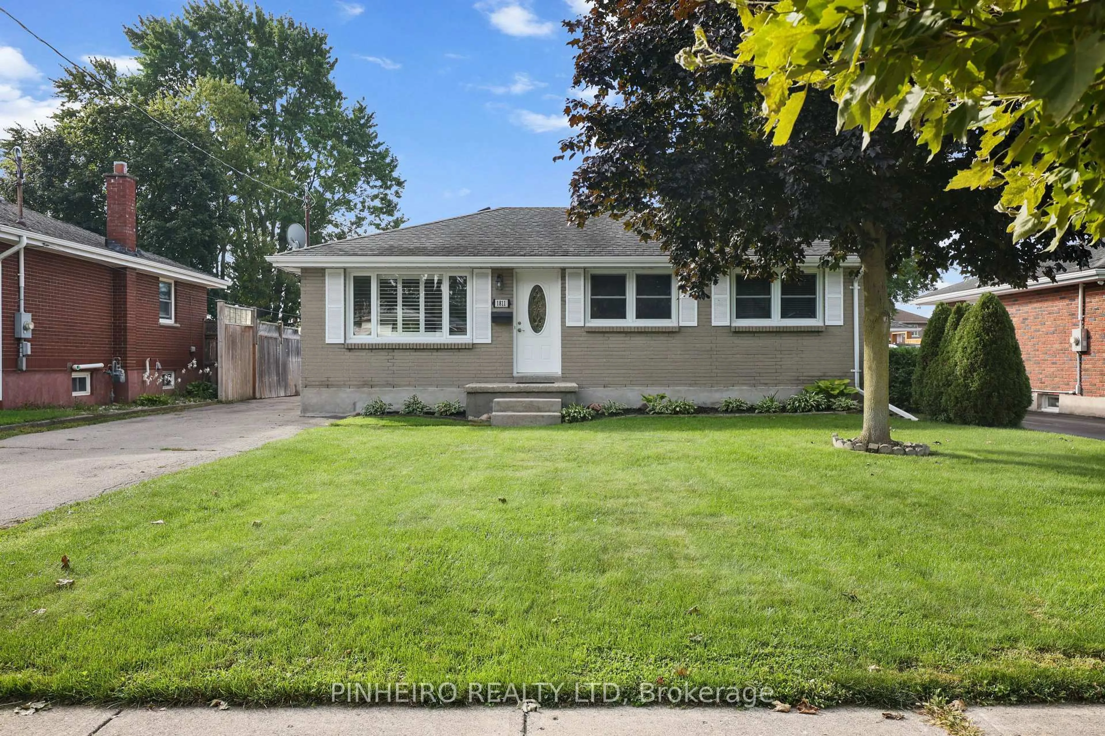Unknown for 1811 WHITEHALL Dr, London East Ontario N5W 1Z2