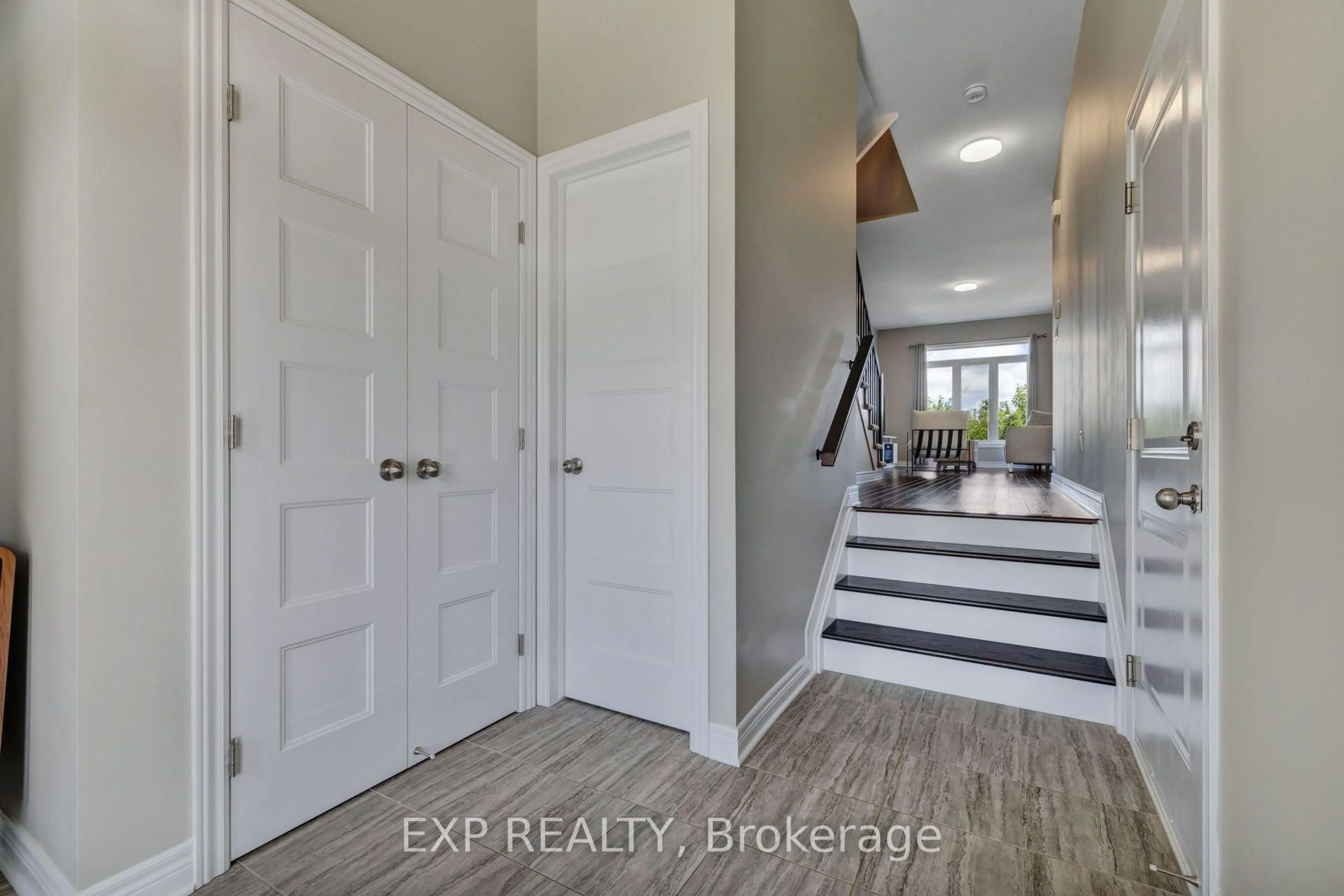 Indoor entryway for 51 MCPHAIL Rd, Carleton Place Ontario K7C 0P6