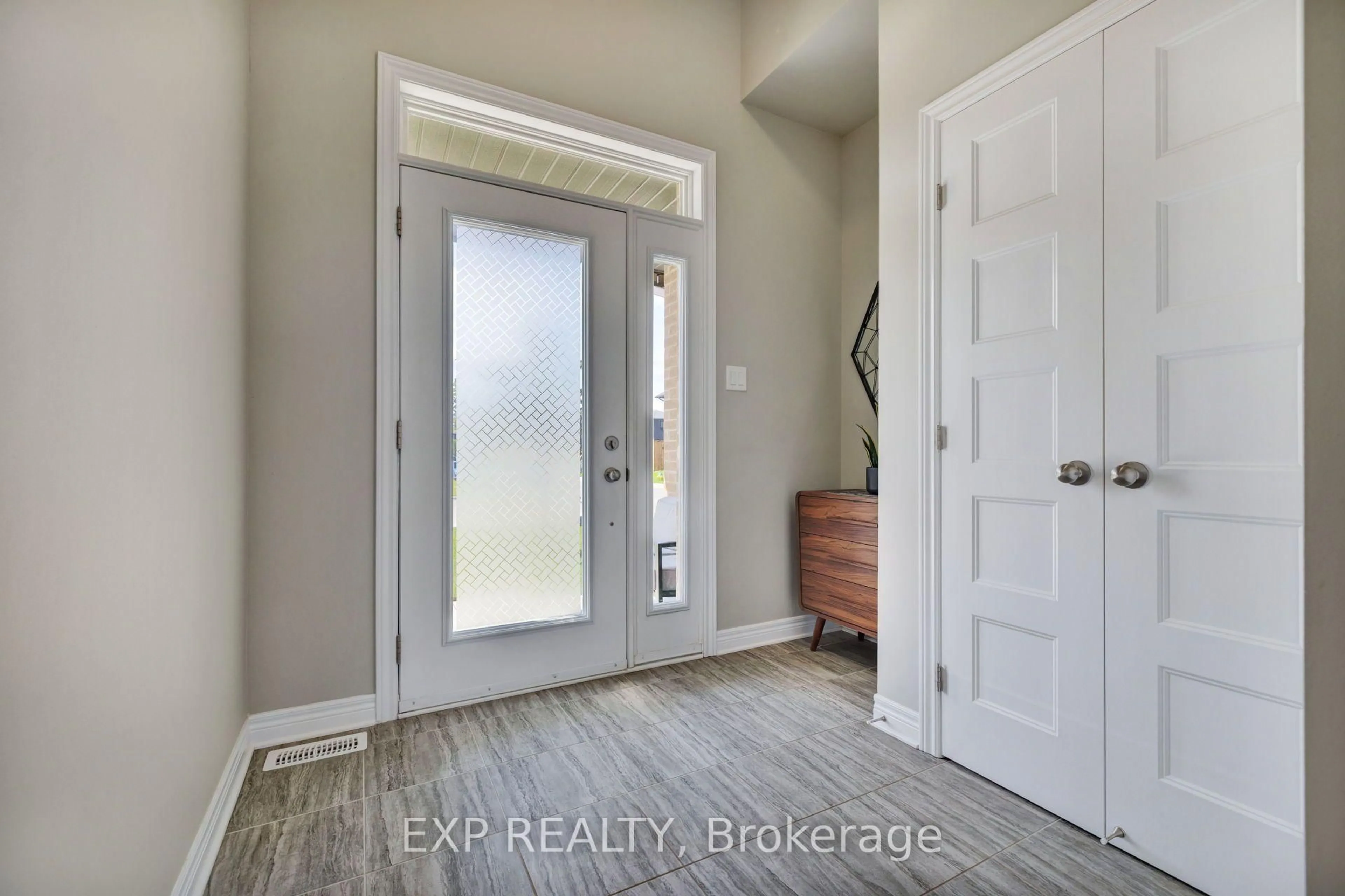 Indoor entryway for 51 MCPHAIL Rd, Carleton Place Ontario K7C 0P6