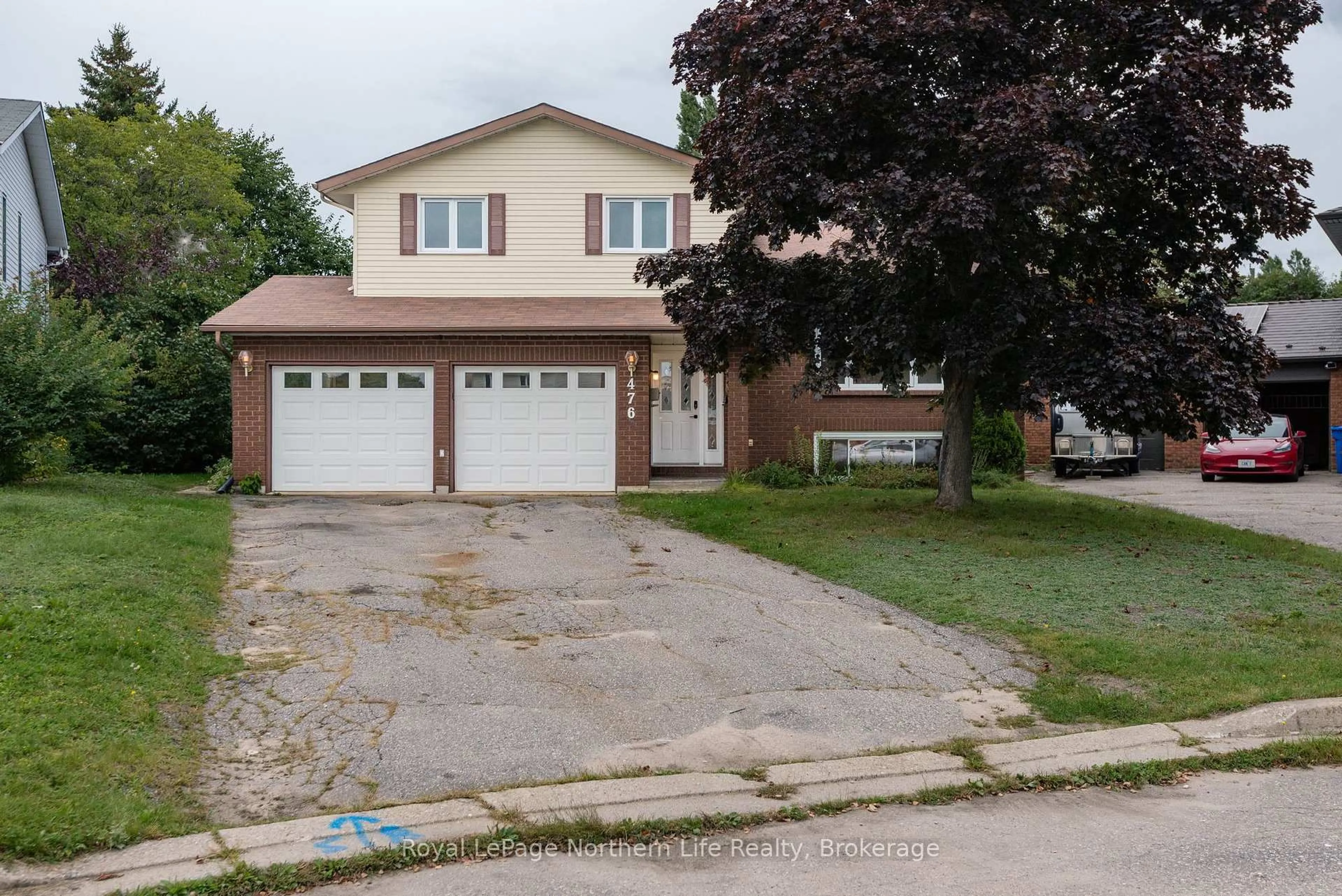 Home with vinyl exterior material, street for 476 Maplewood Ave, North Bay Ontario P1B 9B8