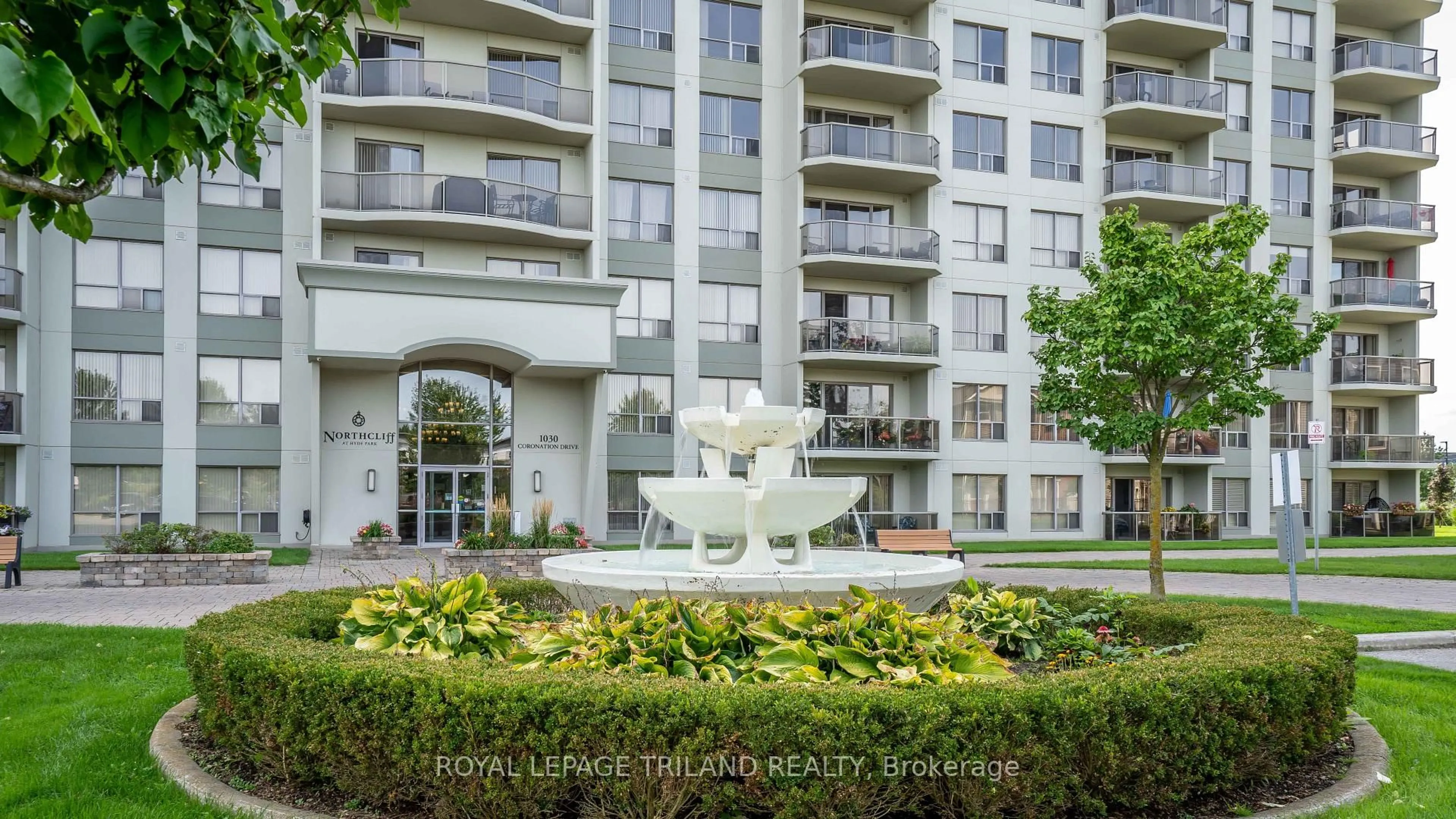 Patio, unknown for 1030 Coronation Dr #812, London North Ontario N6G 0G5