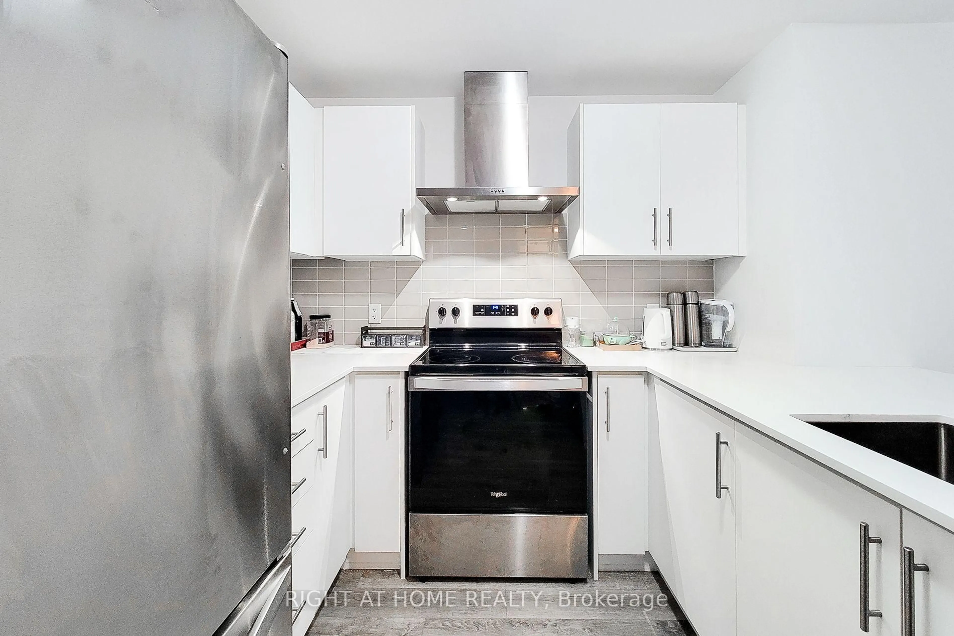 Standard kitchen, unknown for 1 Redfern Aveenue Ave #217, Hamilton Ontario L9C 0E6