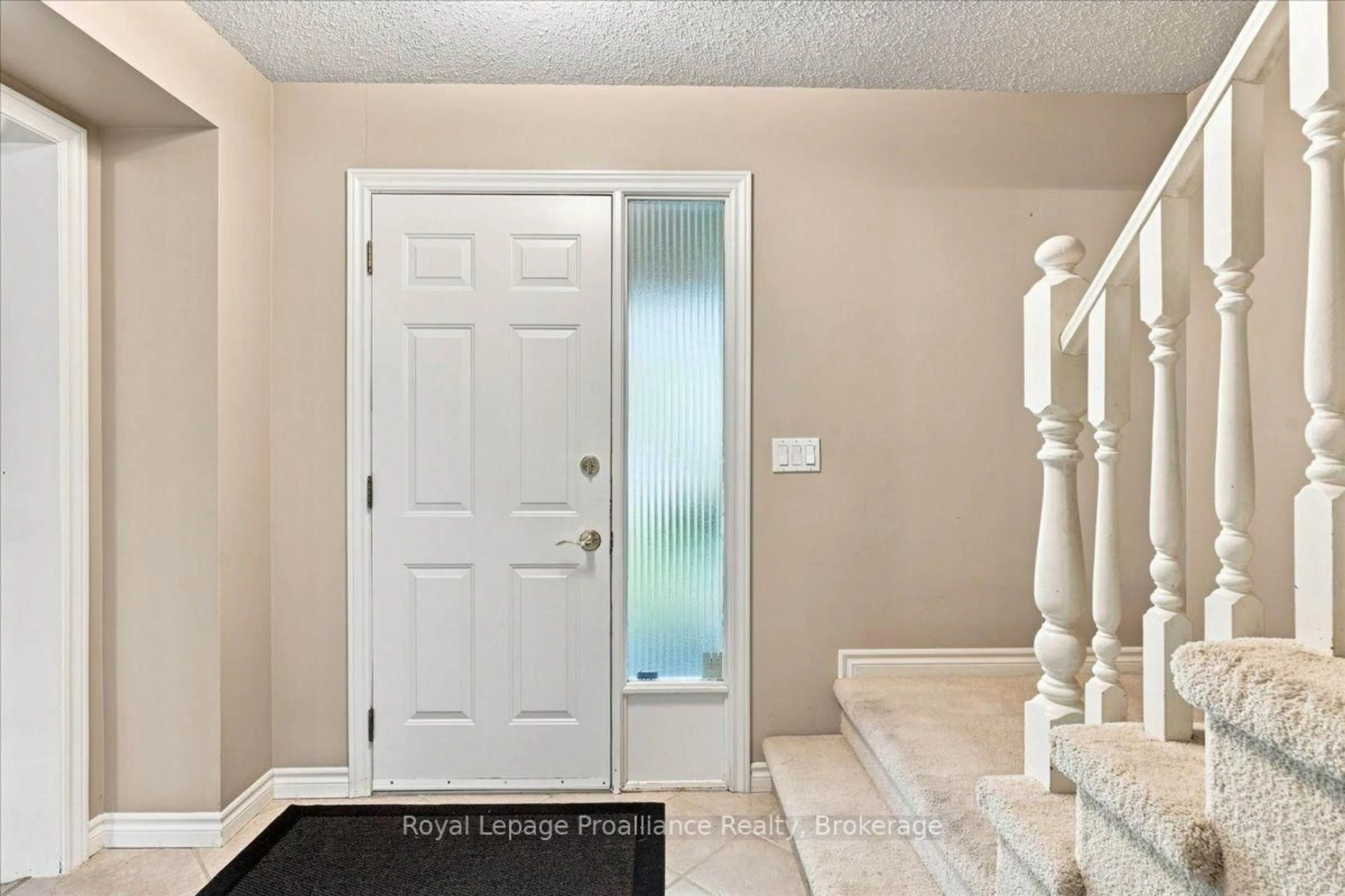 Indoor entryway for 125 Tracey Park Dr, Belleville Ontario K8P 5C7