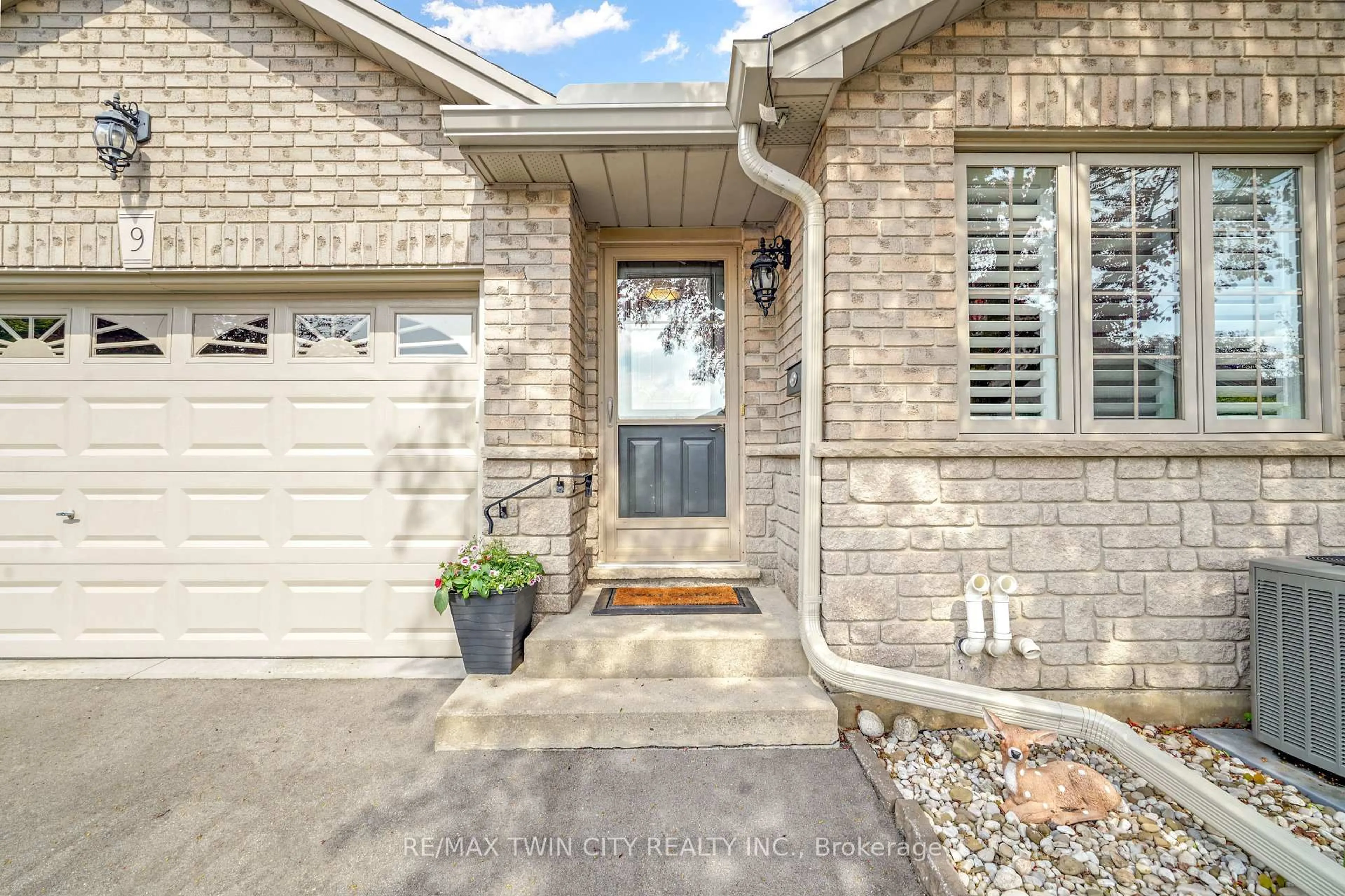 Unknown for 24 Griffiths Dr #9, Brant Ontario N3L 4C5