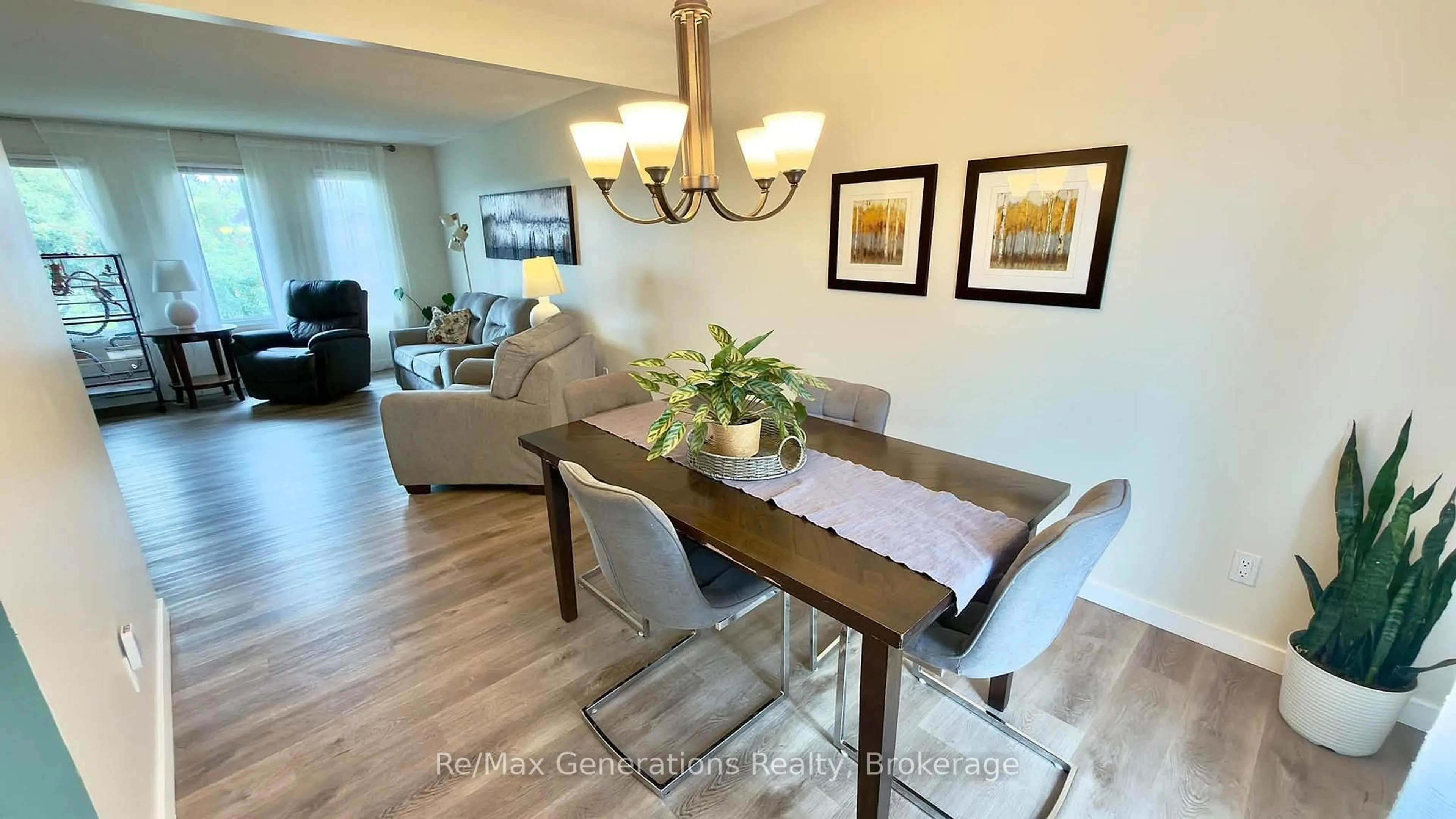 Dining room, wood/laminate floor for 151 Iris Cres, Thunder Bay Ontario P7A 8A1