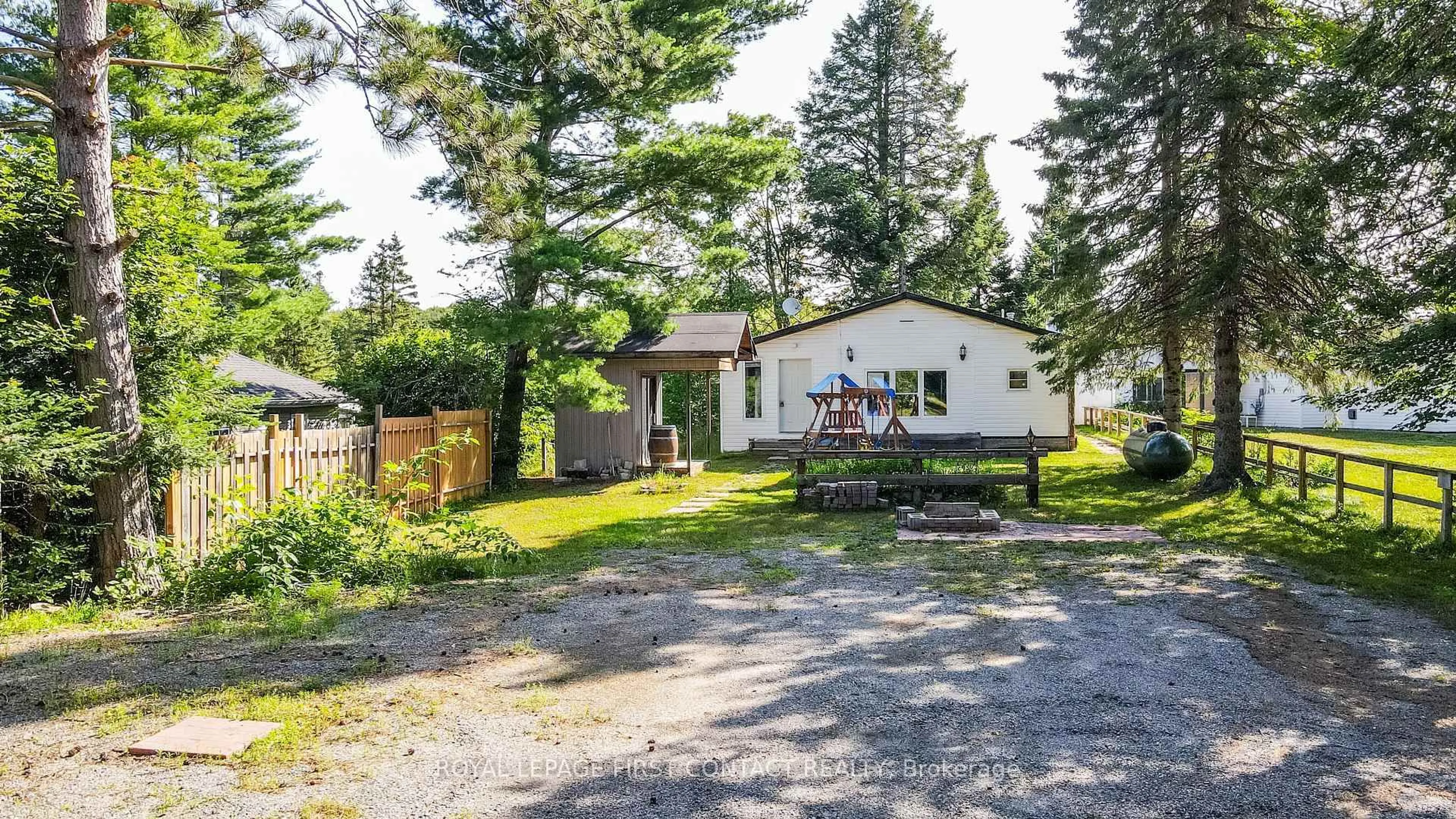 Patio, unknown for 1088 Colony Rd, Lake of Bays Ontario P1L 1X3